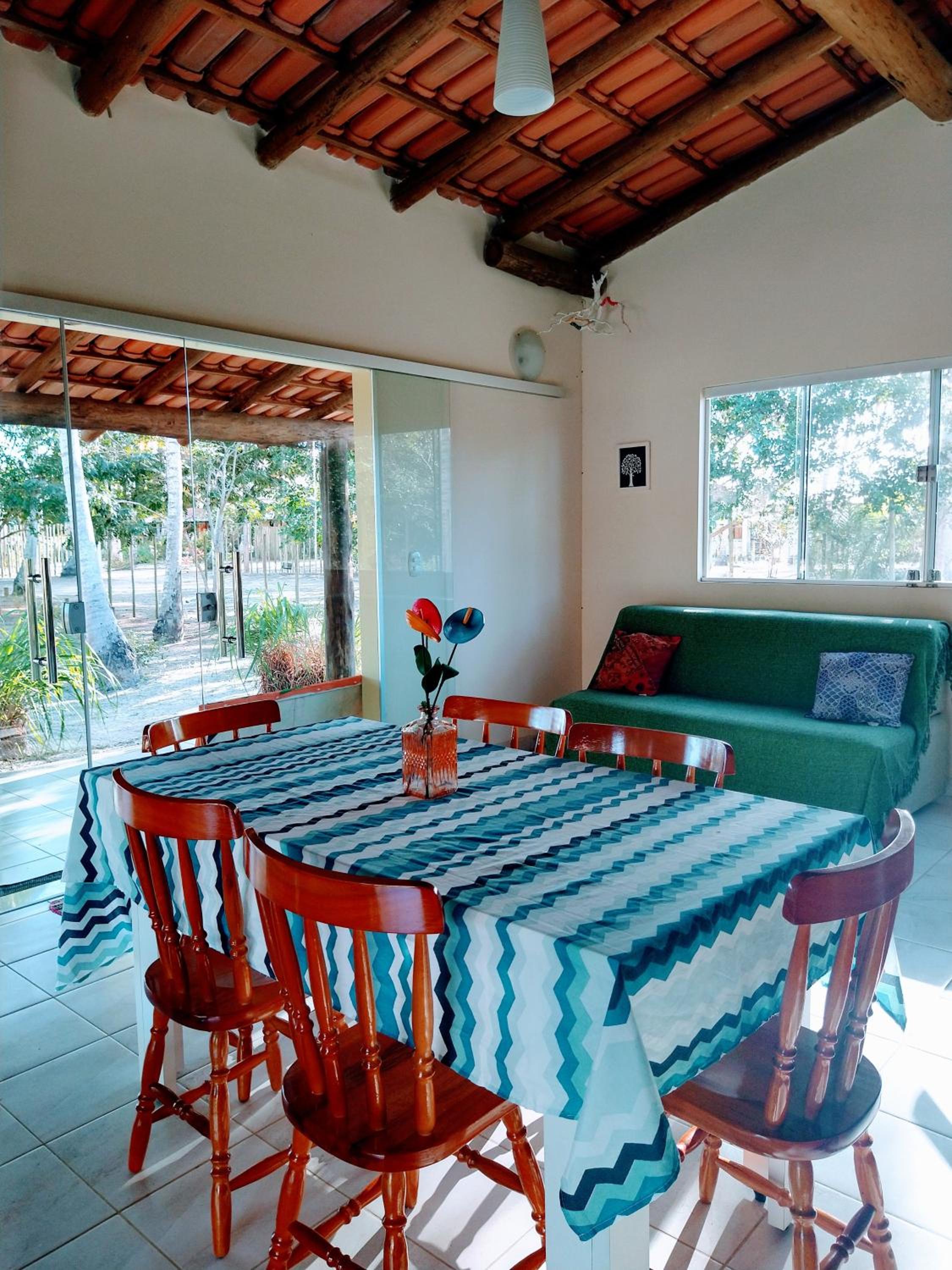 Ampla casa em condomínio à beira d' agua