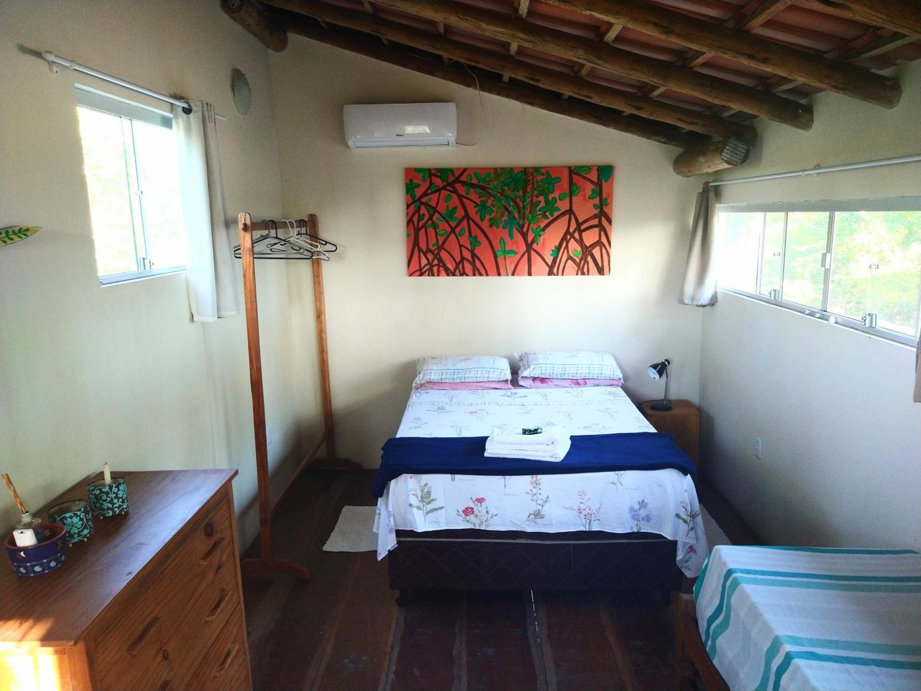 Ampla casa em condomínio à beira d' agua