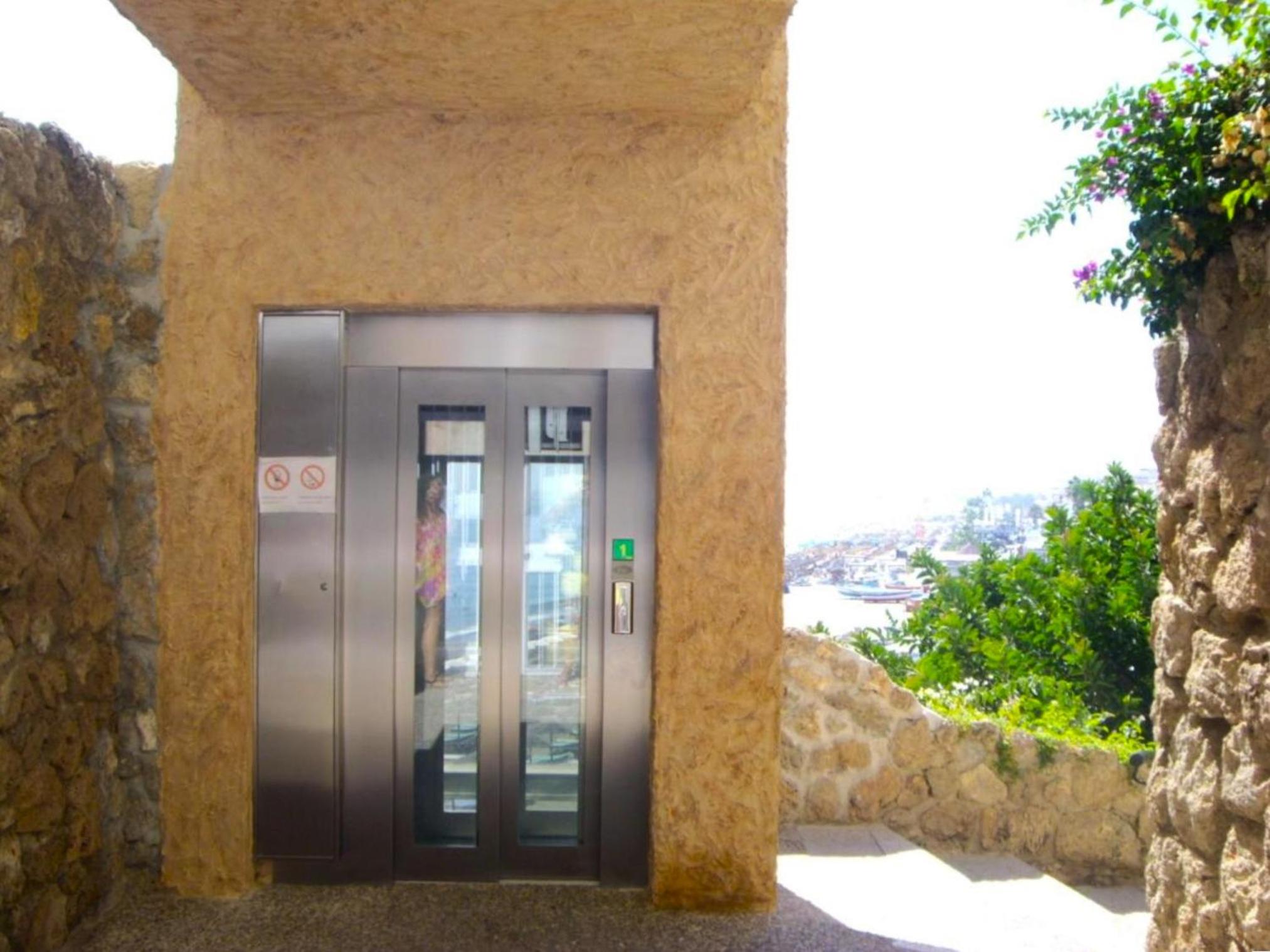 SANTA CLARA Modern & Exclusive Seafront Apartment