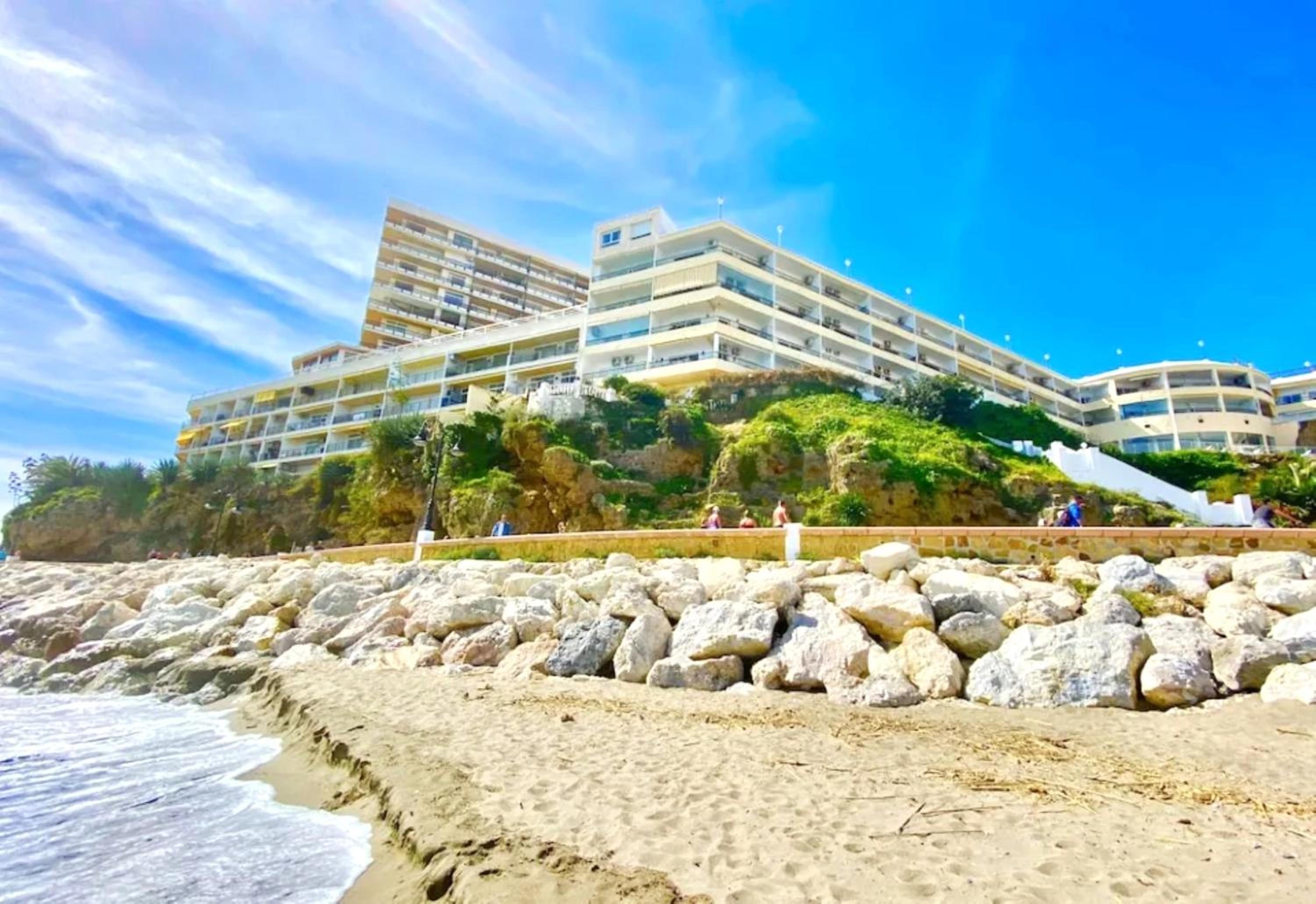 SANTA CLARA Modern & Exclusive Seafront Apartment