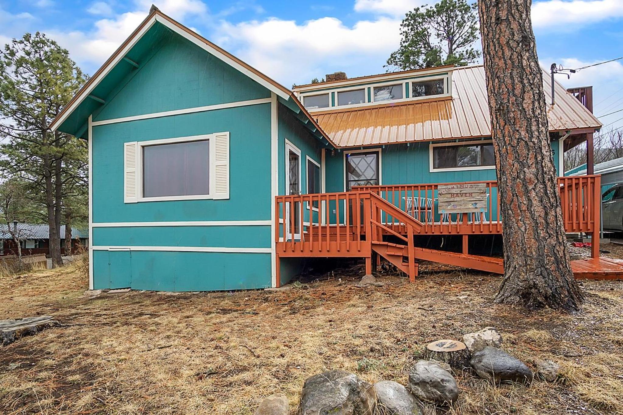 Hummingbird Haven - Charming Ruidoso Retreat view 3