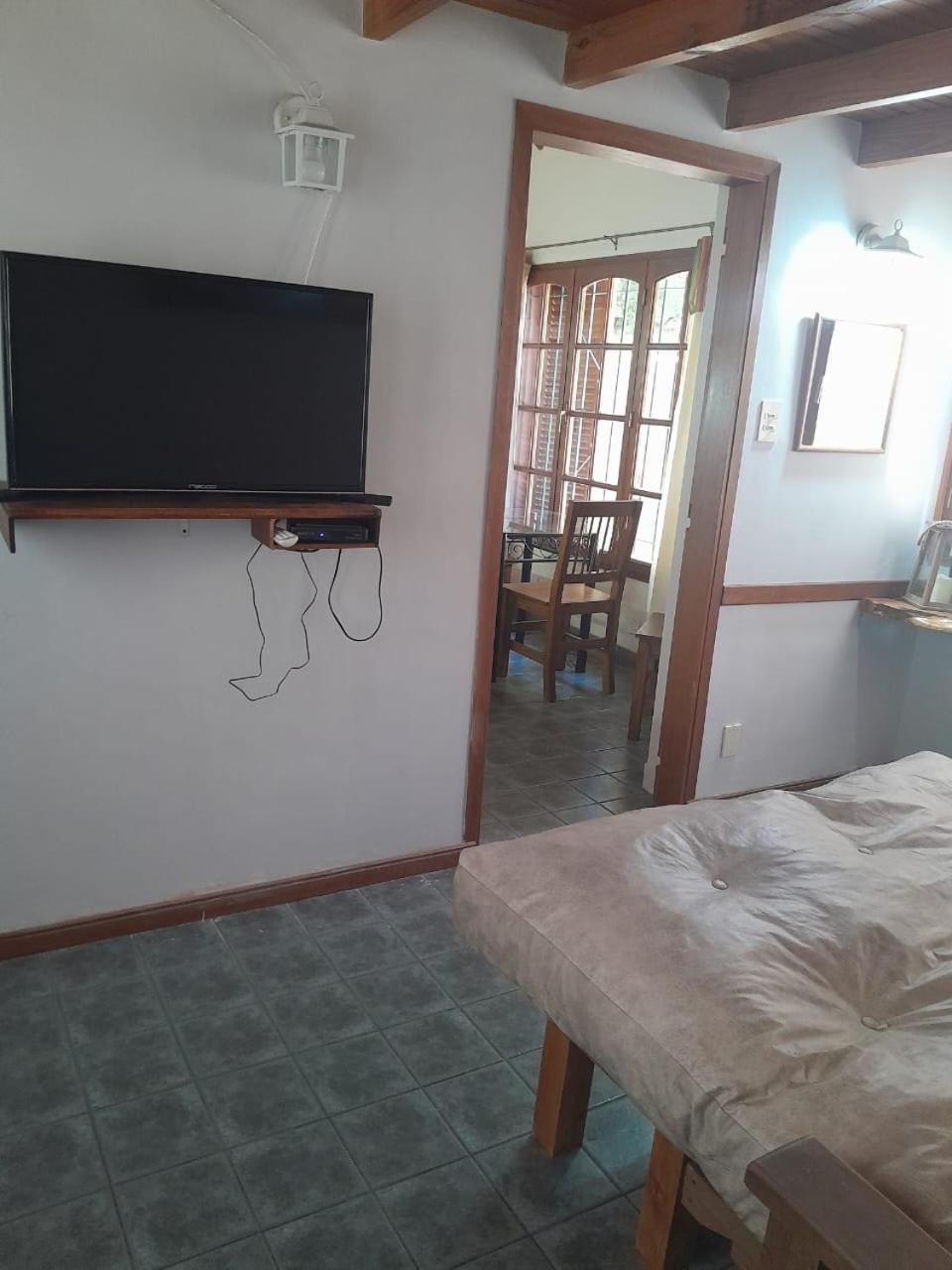 CASITA DE LAS CHACRAS SOBRE EL LAGO