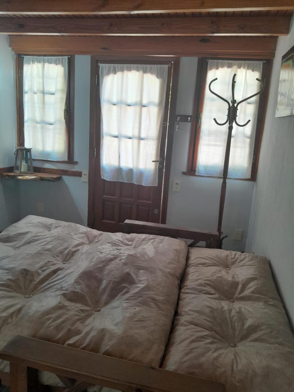 CASITA DE LAS CHACRAS SOBRE EL LAGO