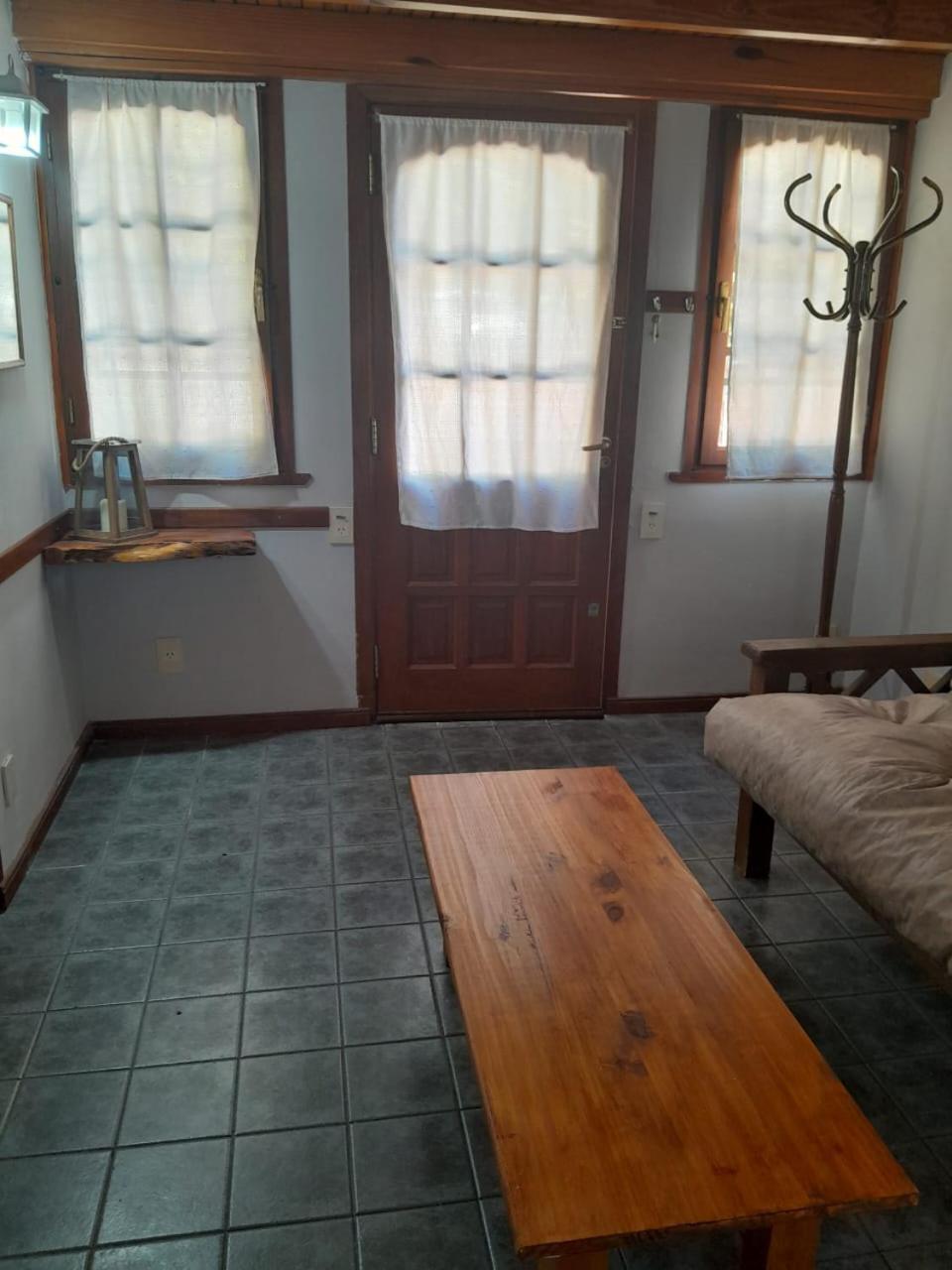 CASITA DE LAS CHACRAS SOBRE EL LAGO