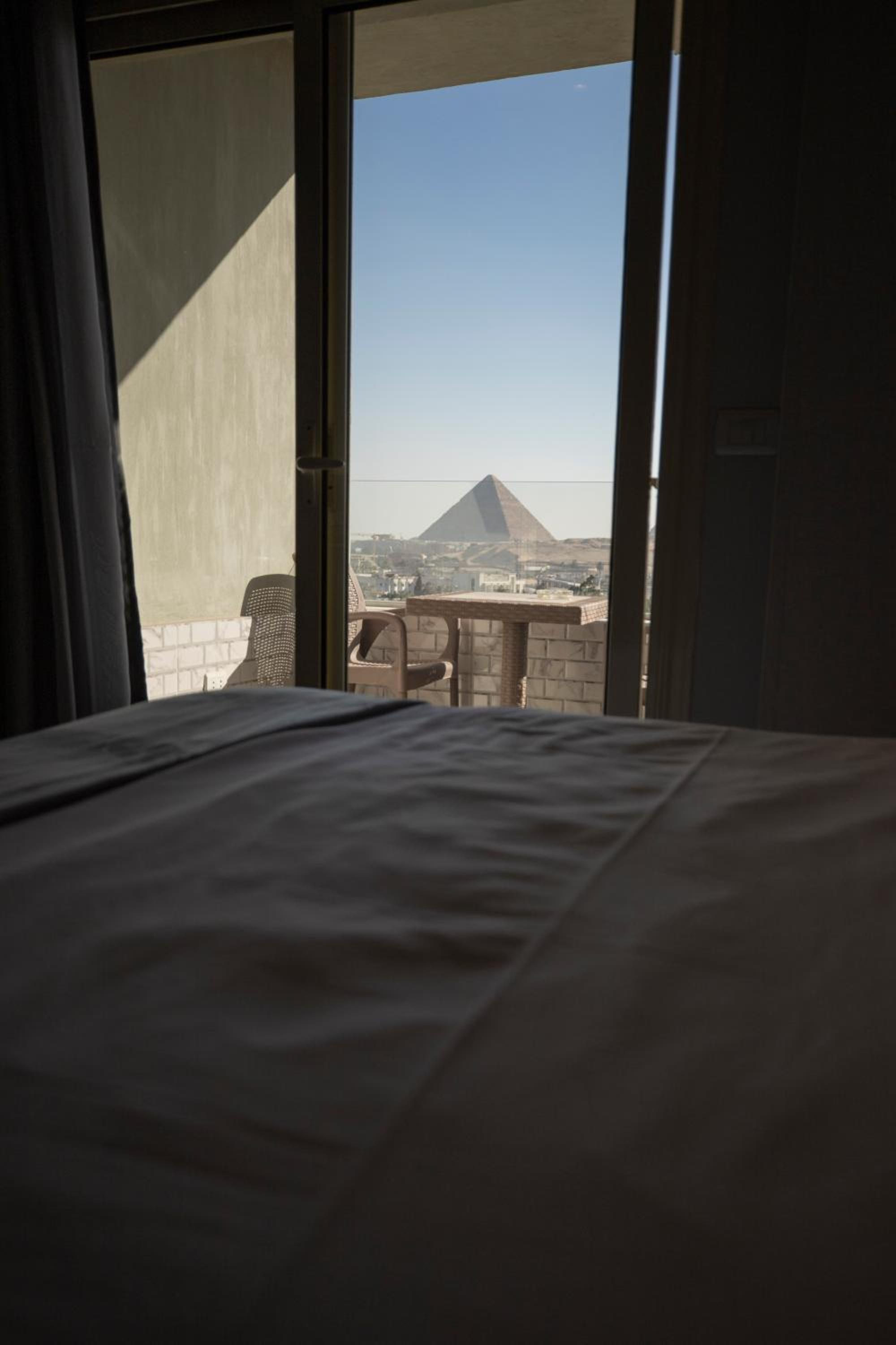WOW Pyramids Inn With Rooftop Lounge