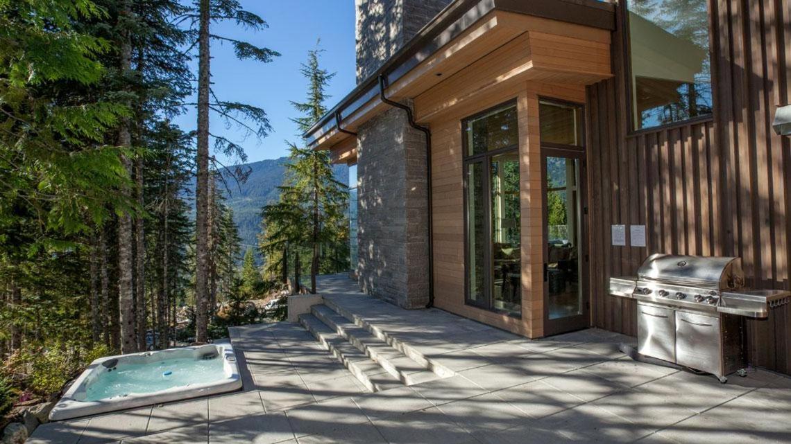 Kadenwood 2927 | Stylish Ski-Access Chalet, Hot Tub, Media Room, Views