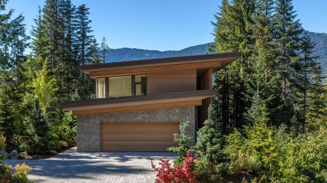 Kadenwood 2927 | Stylish Ski-Access Chalet, Hot Tub, Media Room, Views