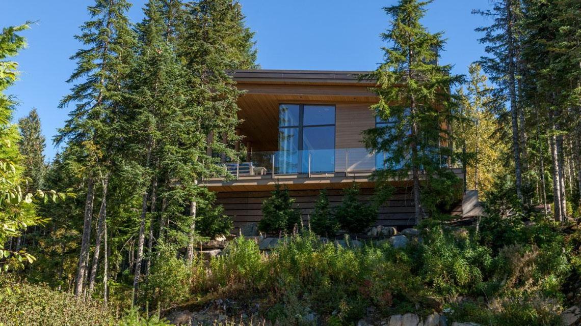 Kadenwood 2927 | Stylish Ski-Access Chalet, Hot Tub, Media Room, Views