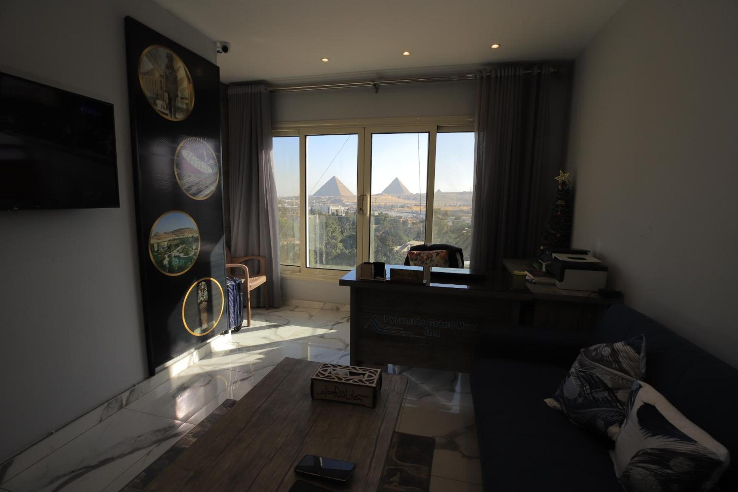 WOW Pyramids Inn With Rooftop Lounge