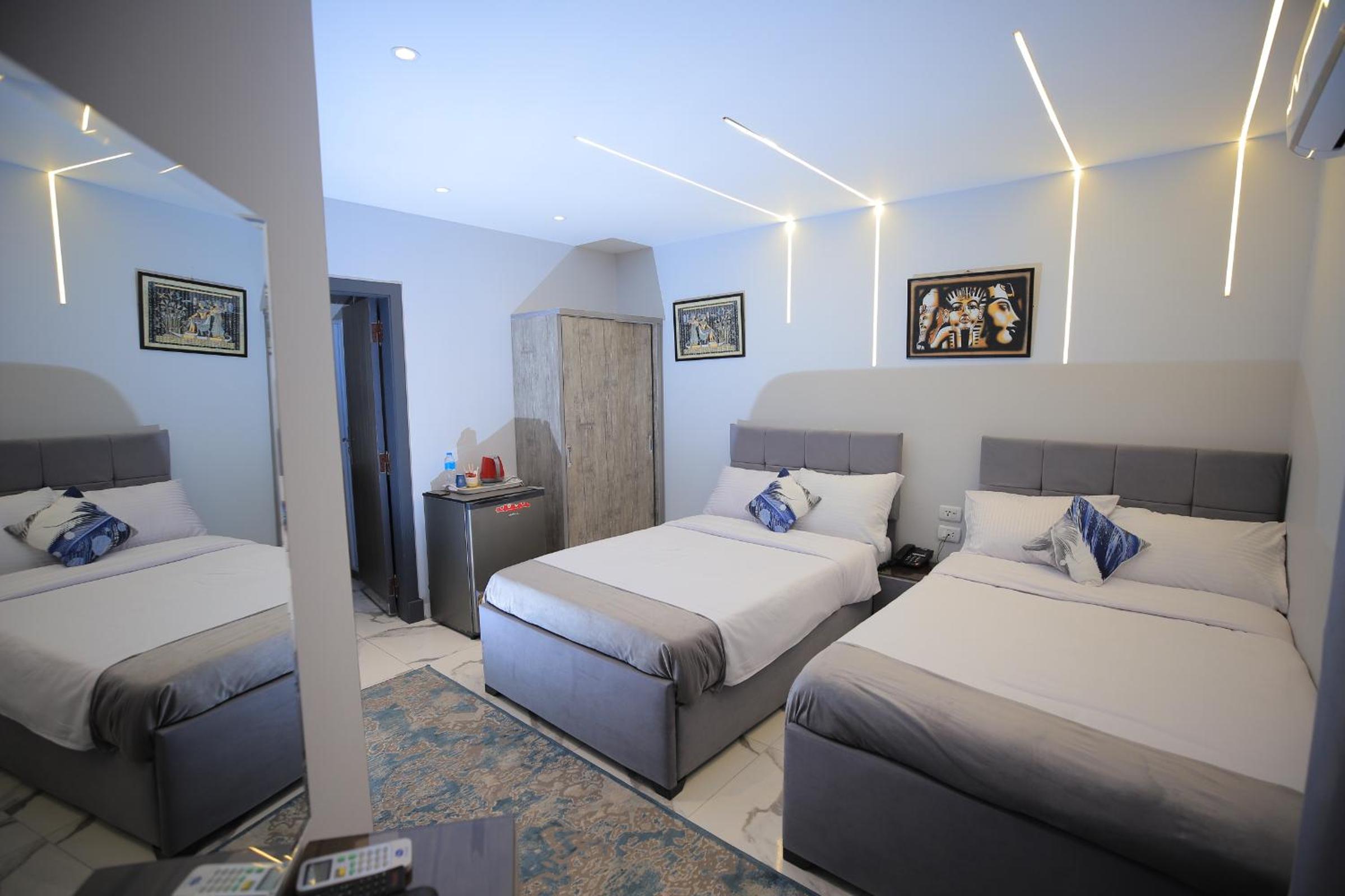WOW Pyramids Inn With Rooftop Lounge