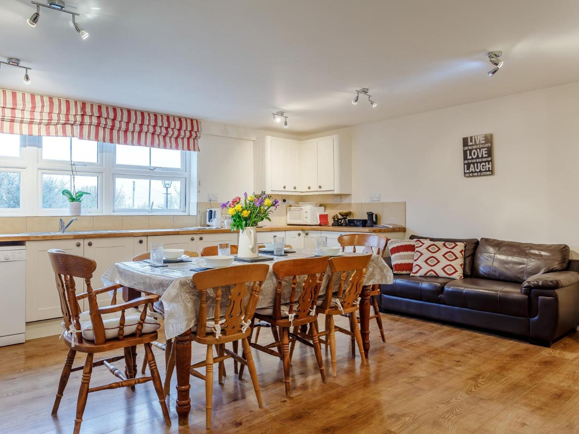 3 Bed in Bideford HAVEB view 2