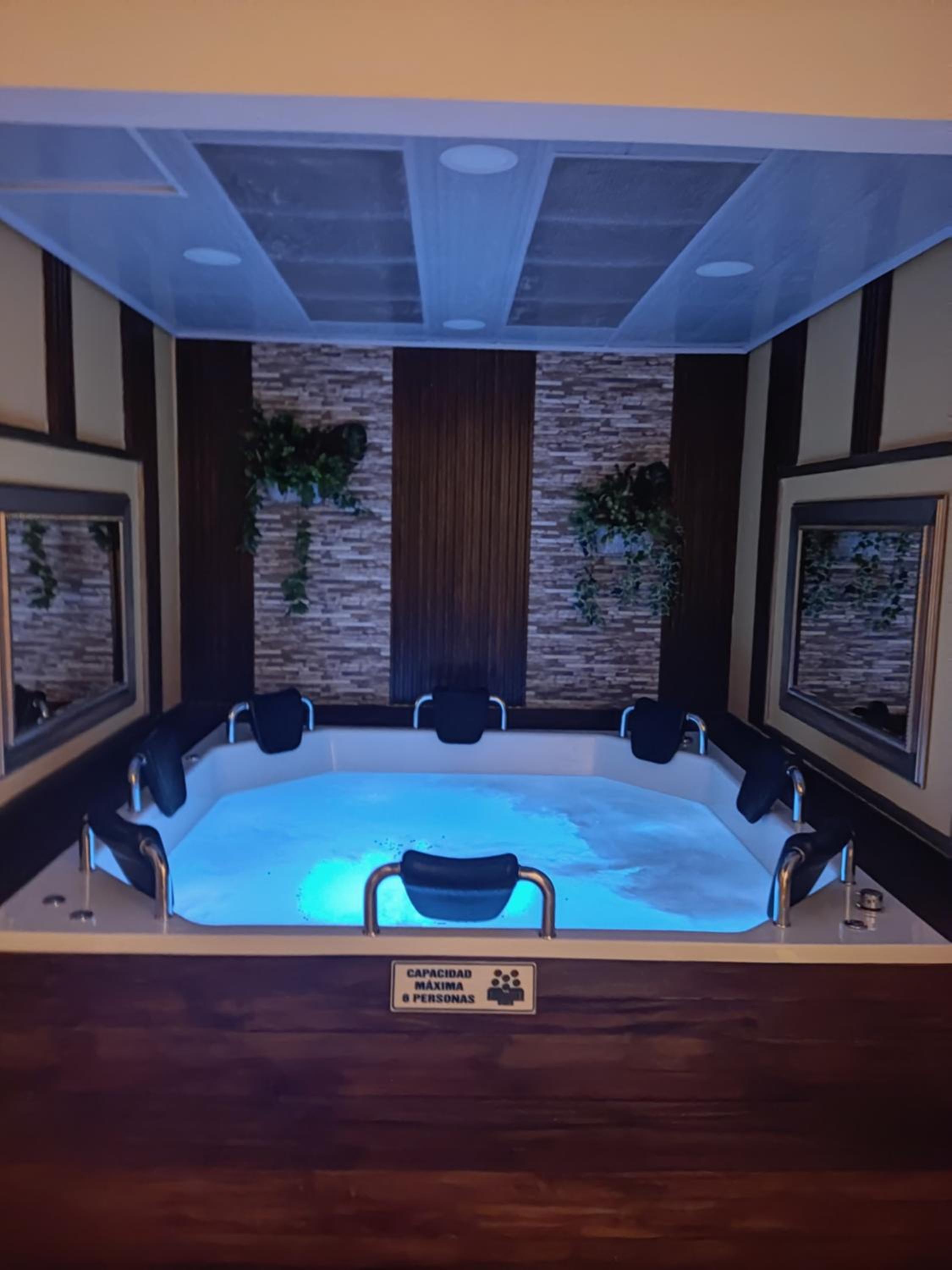 Excellent House (Laureles) Jacuzzi and 6 Rooms
