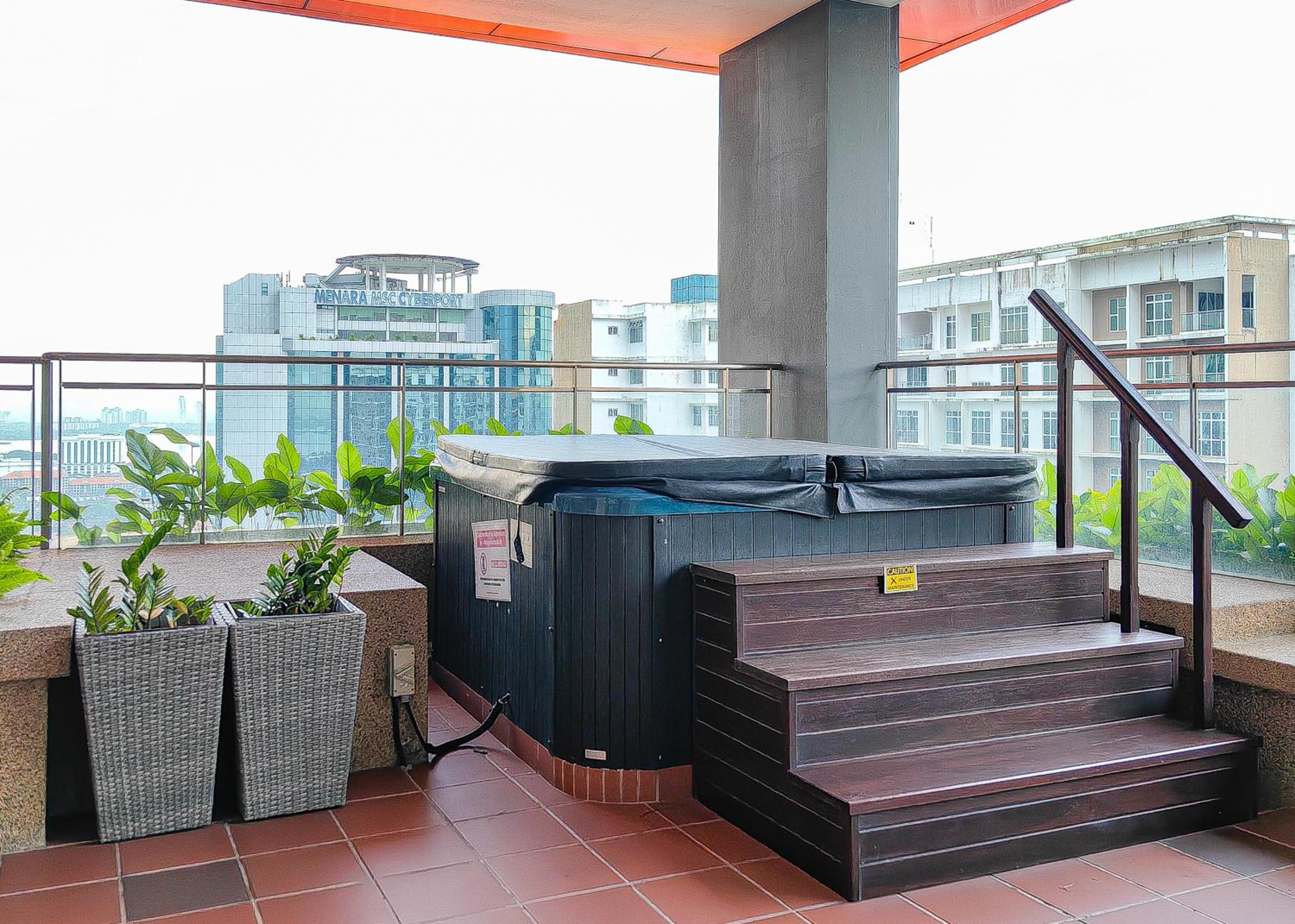 Jacuzzi,Loft,Highest Floor,SG city View,10min to CIQ