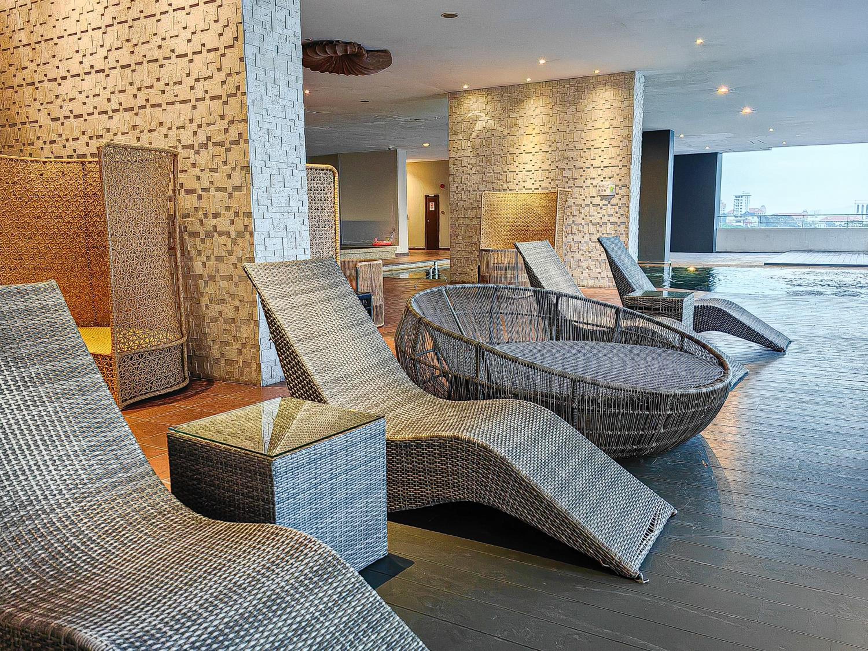 Jacuzzi,Loft,Highest Floor,SG city View,10min to CIQ