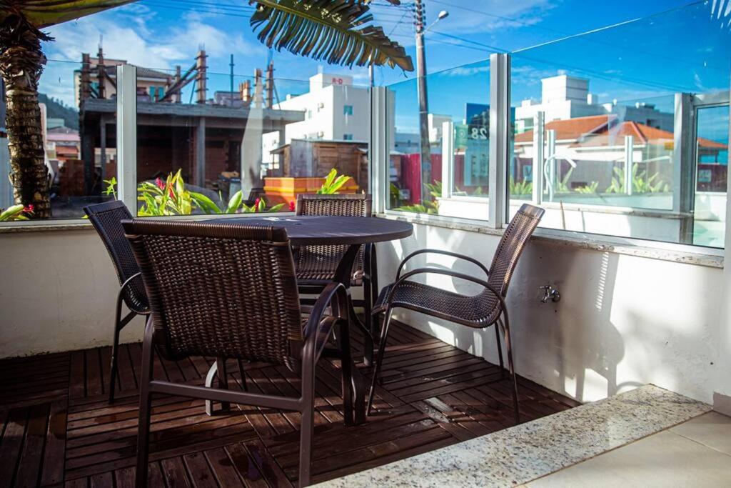 Praia e Piscina em Palmas do Arvoredo