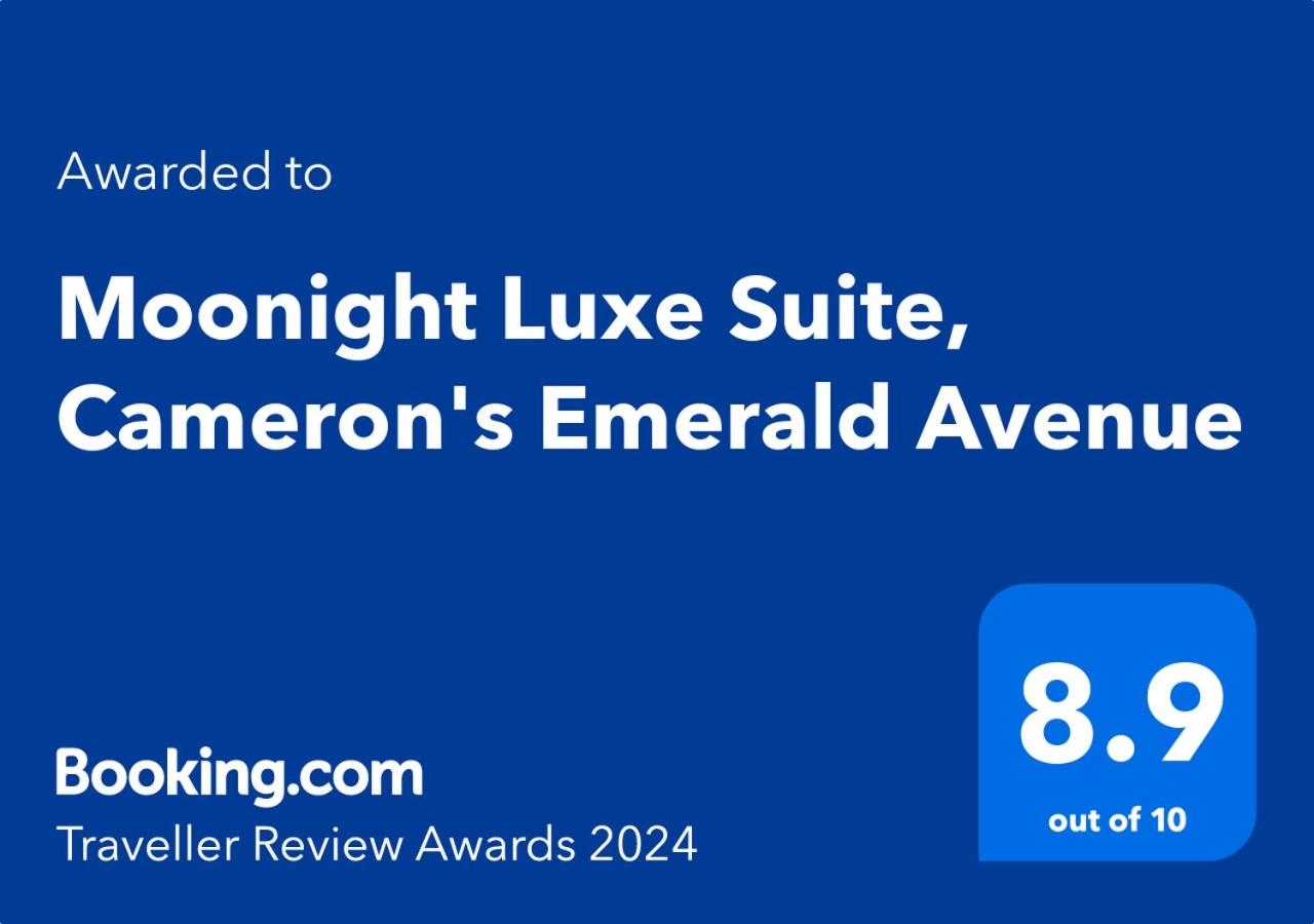 Moonight Luxe Suite, Cameron's Emerald Avenue