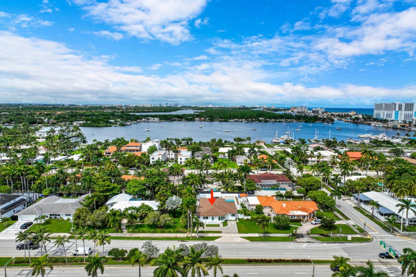 WALK to Hollywood Beach Spectacular 5BR and 5BA Villa view 4