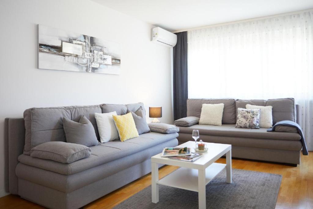 Apartment MADRAL