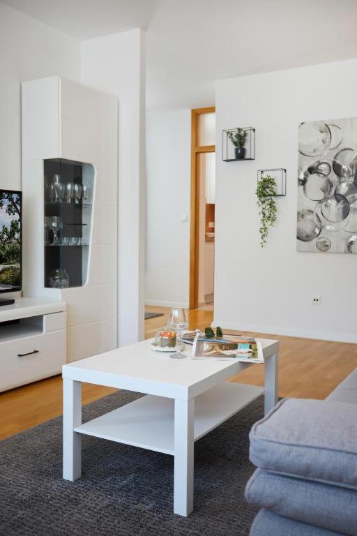 Apartment MADRAL