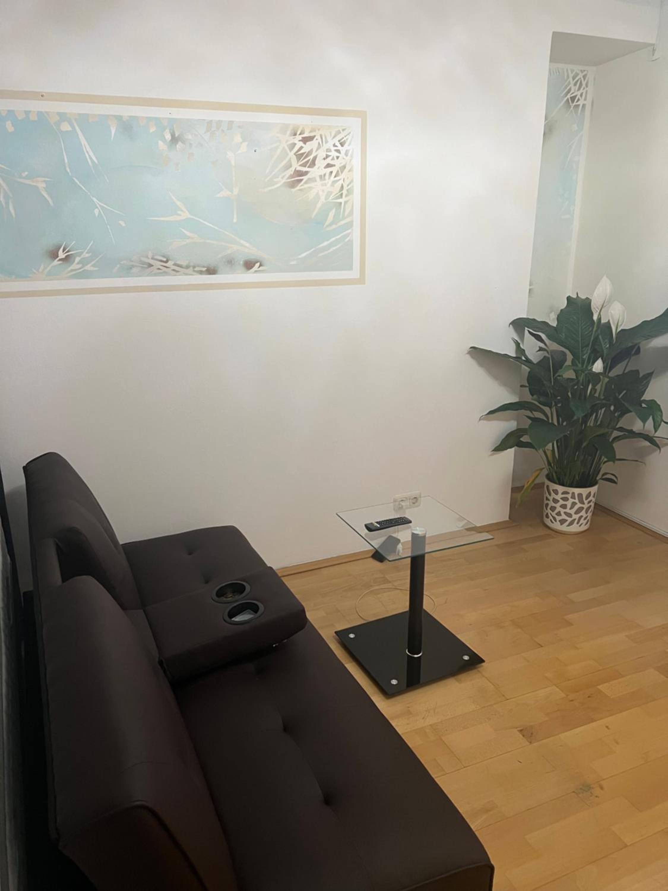 2 Zimmer mit Bad und WC teilen