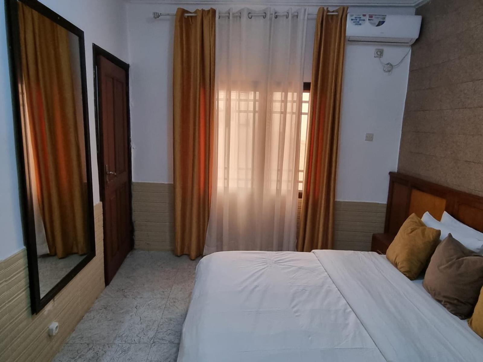 APPART HOTEL MIREILLE