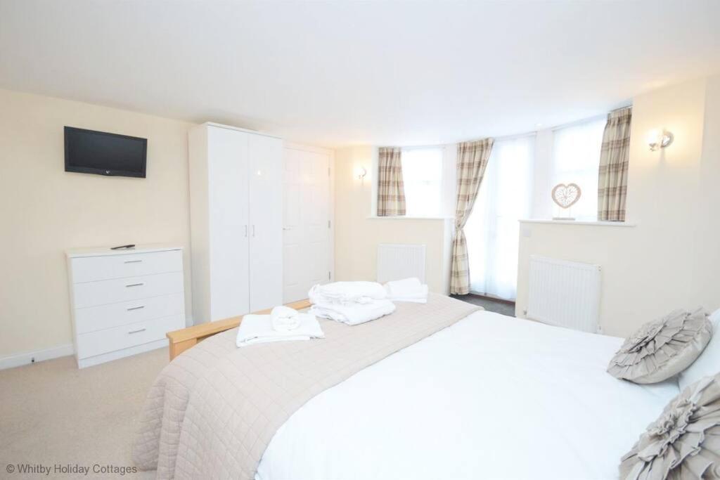 Exceptional Two-Bedroom Accommodation in Central Whitby with Parking and Stunning Views