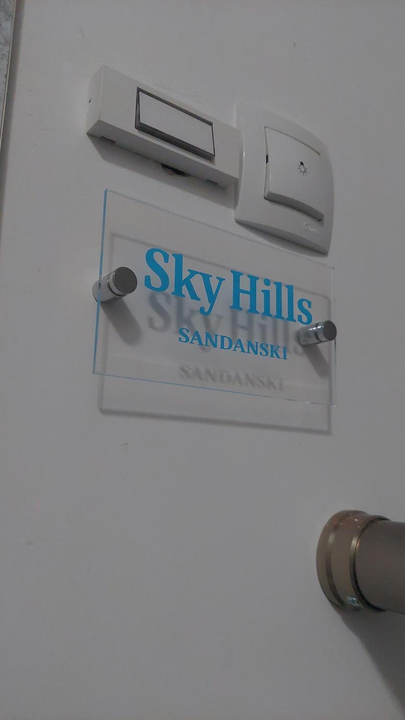 Sky Hills Apartment