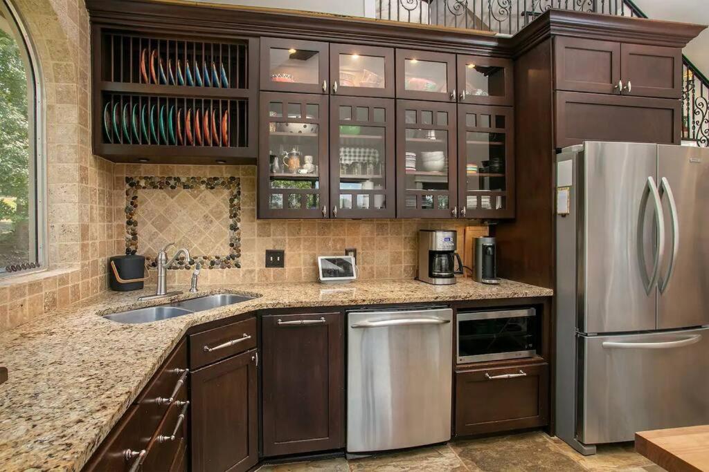Family Tides! Lake Gladewater view 3