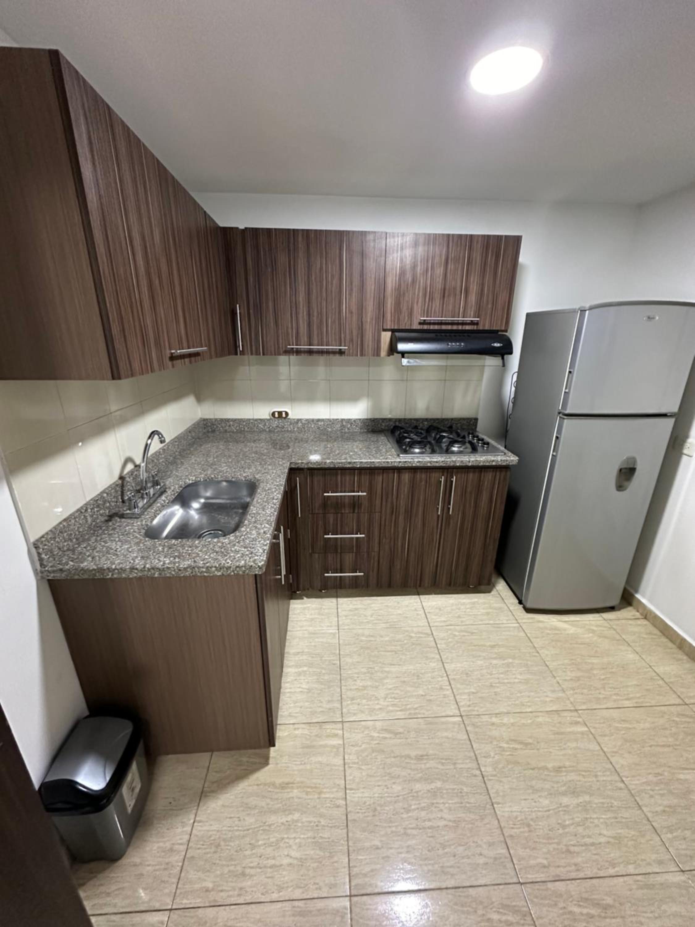 APARTAMENTO AMOBLADO CERCA A METROPOLIS