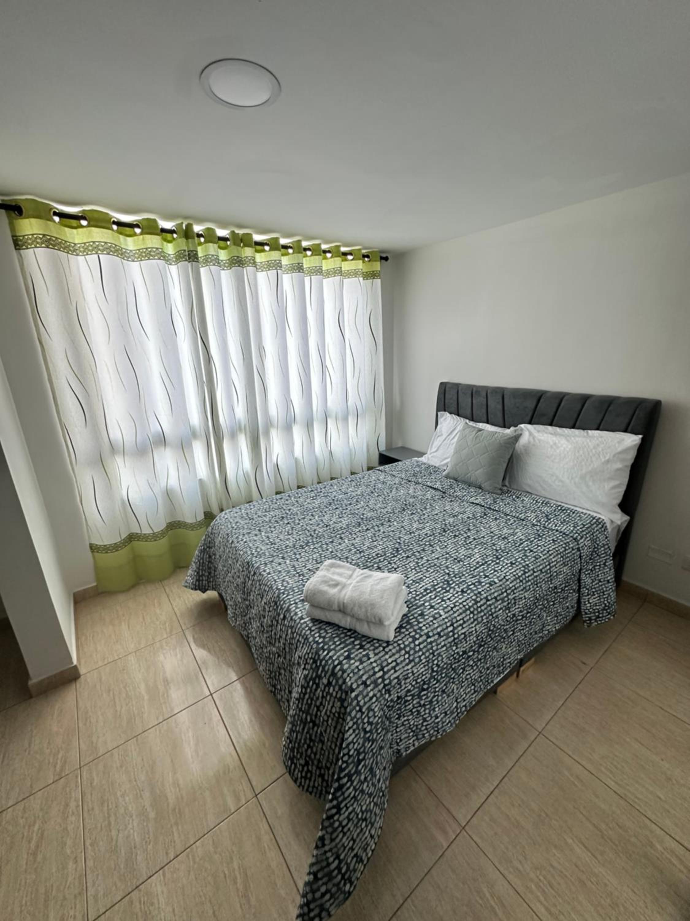APARTAMENTO AMOBLADO CERCA A METROPOLIS