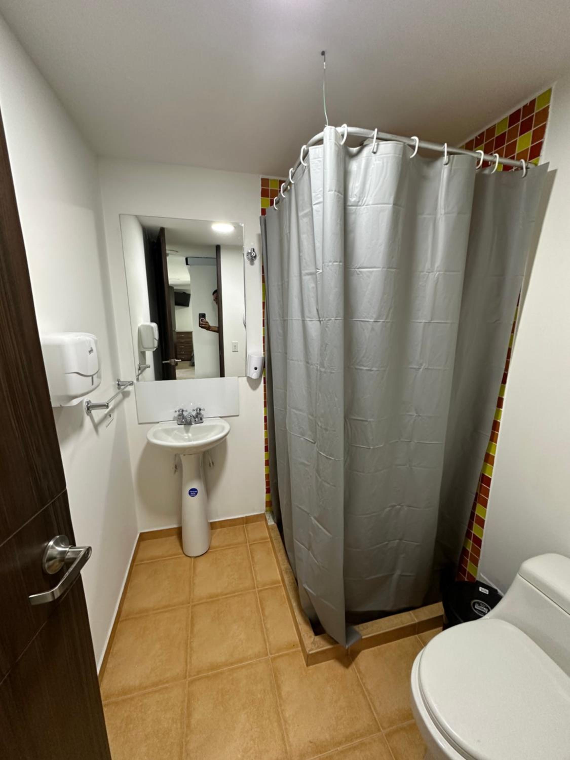 APARTAMENTO AMOBLADO CERCA A METROPOLIS