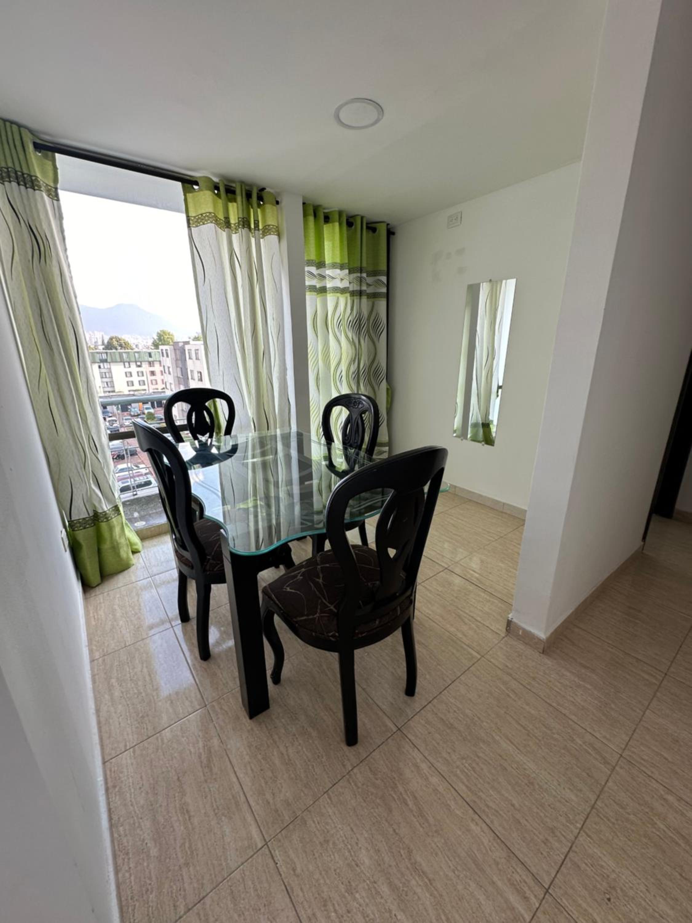 APARTAMENTO AMOBLADO CERCA A METROPOLIS