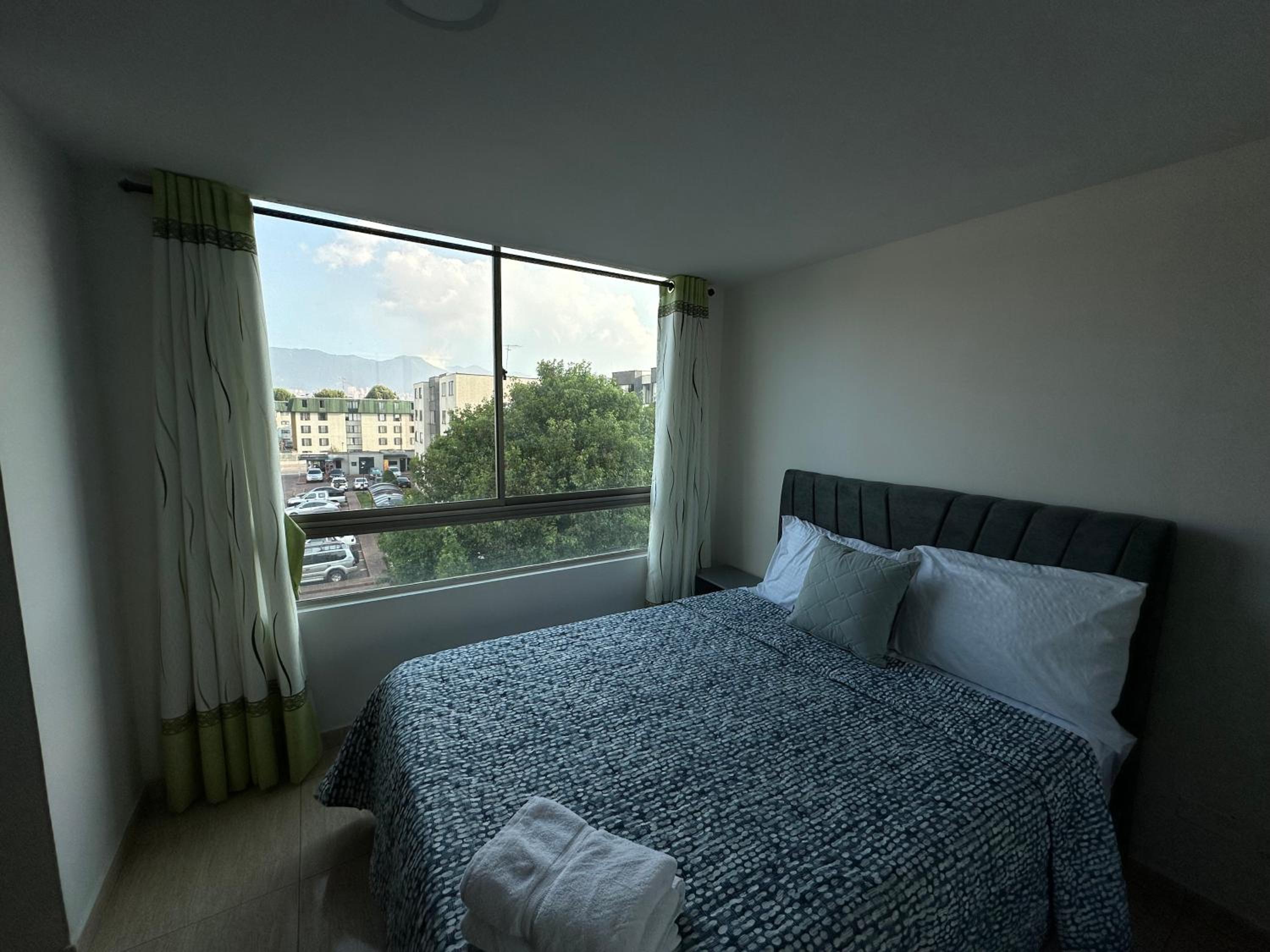 APARTAMENTO AMOBLADO CERCA A METROPOLIS