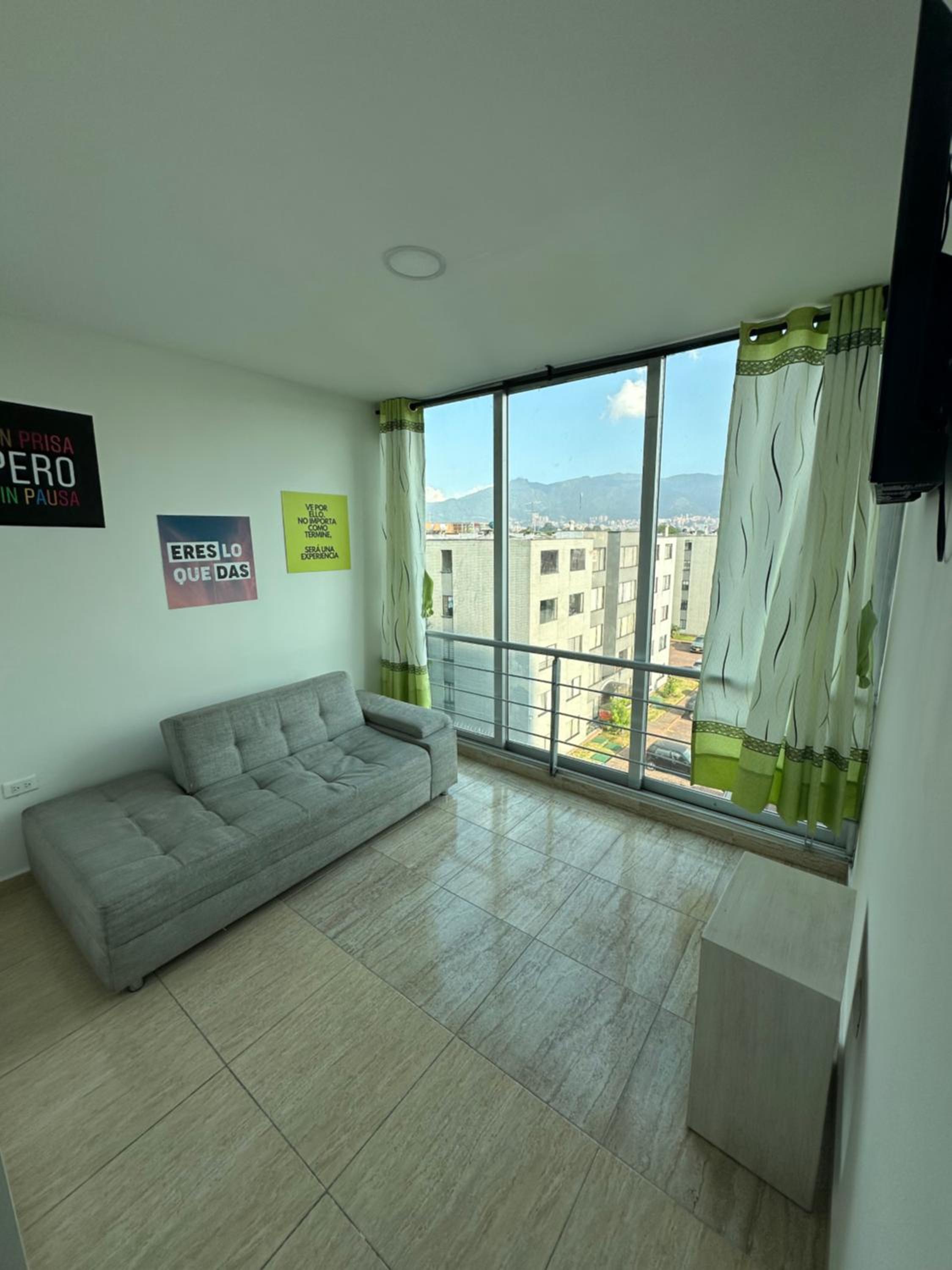 APARTAMENTO AMOBLADO CERCA A METROPOLIS