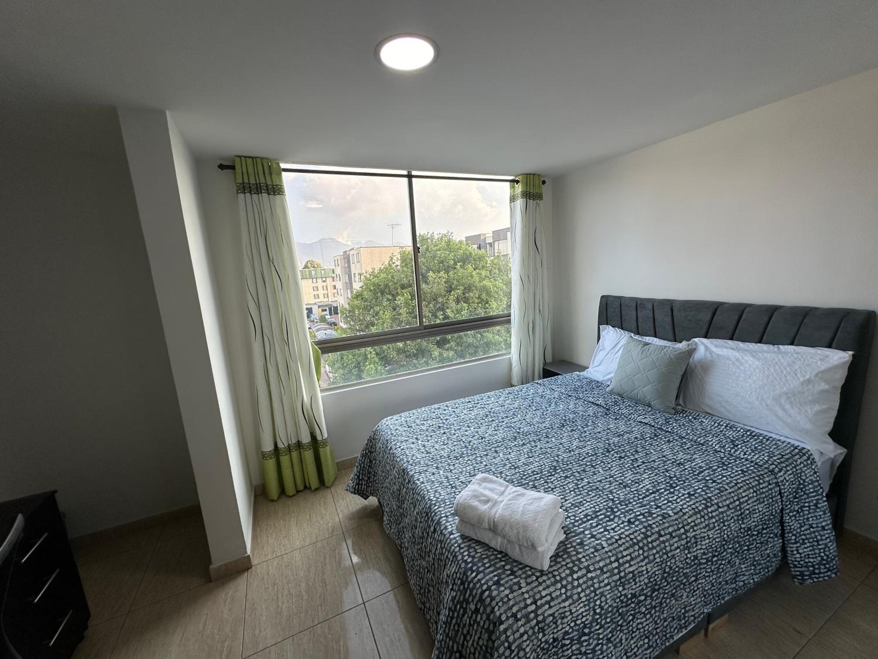 APARTAMENTO AMOBLADO CERCA A METROPOLIS