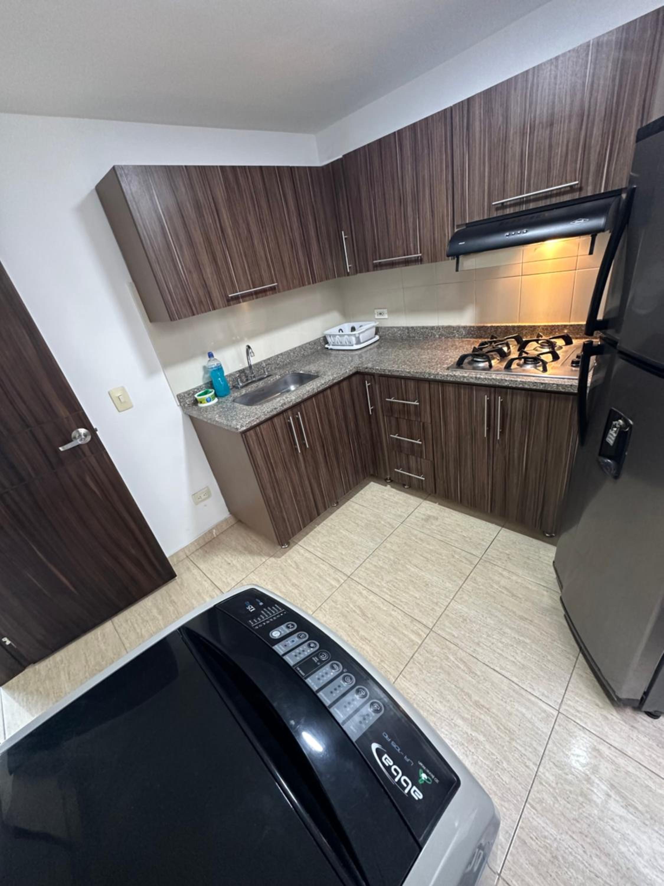 APARTAMENTO AMOBLADO CERCA A METROPOLIS