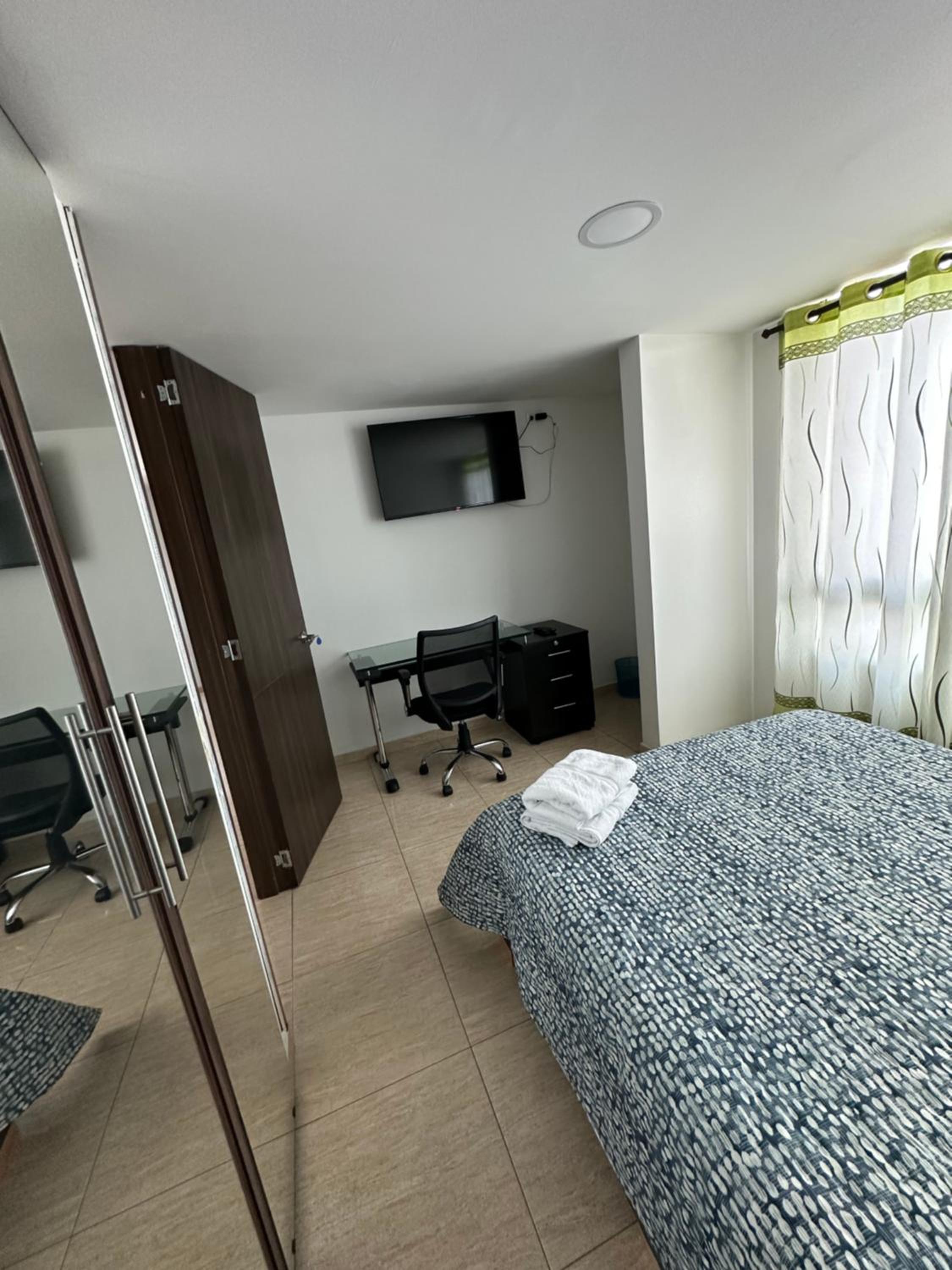 APARTAMENTO AMOBLADO CERCA A METROPOLIS