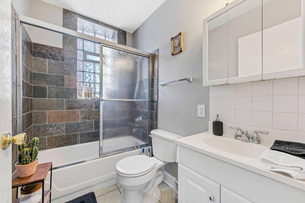 3 King Beds/3Baths Spacious - Property Image 28