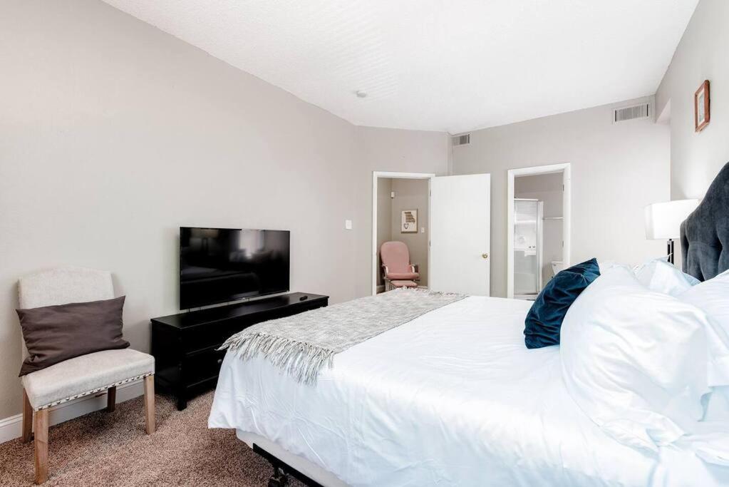3 King Beds/3Baths Spacious - Property Image 19