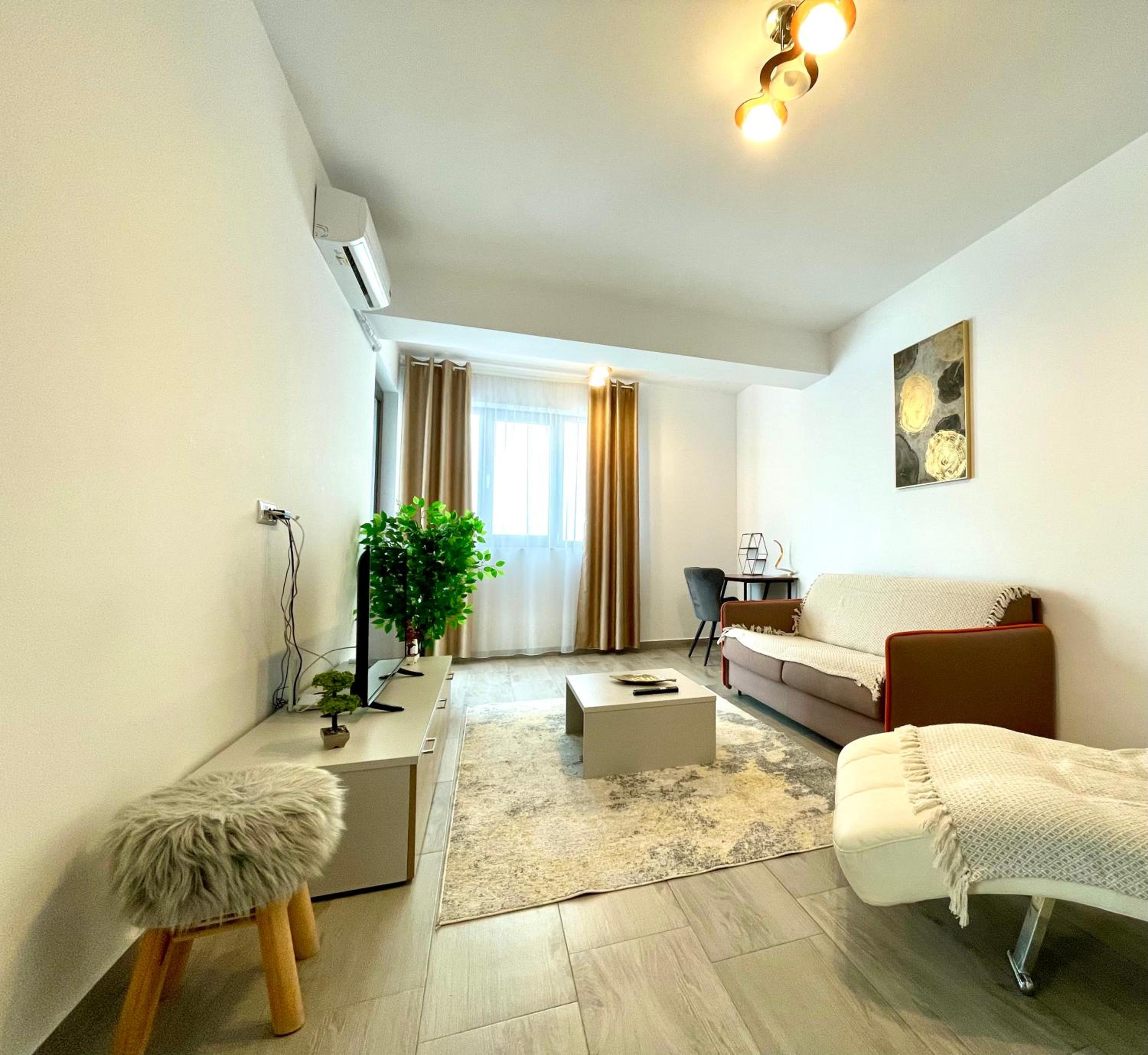 SOHO Apartment - City View with Rooftop Garden view 5
