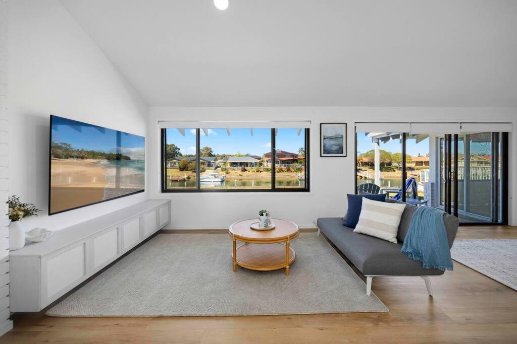 Deja Bleu - great family home with jetty