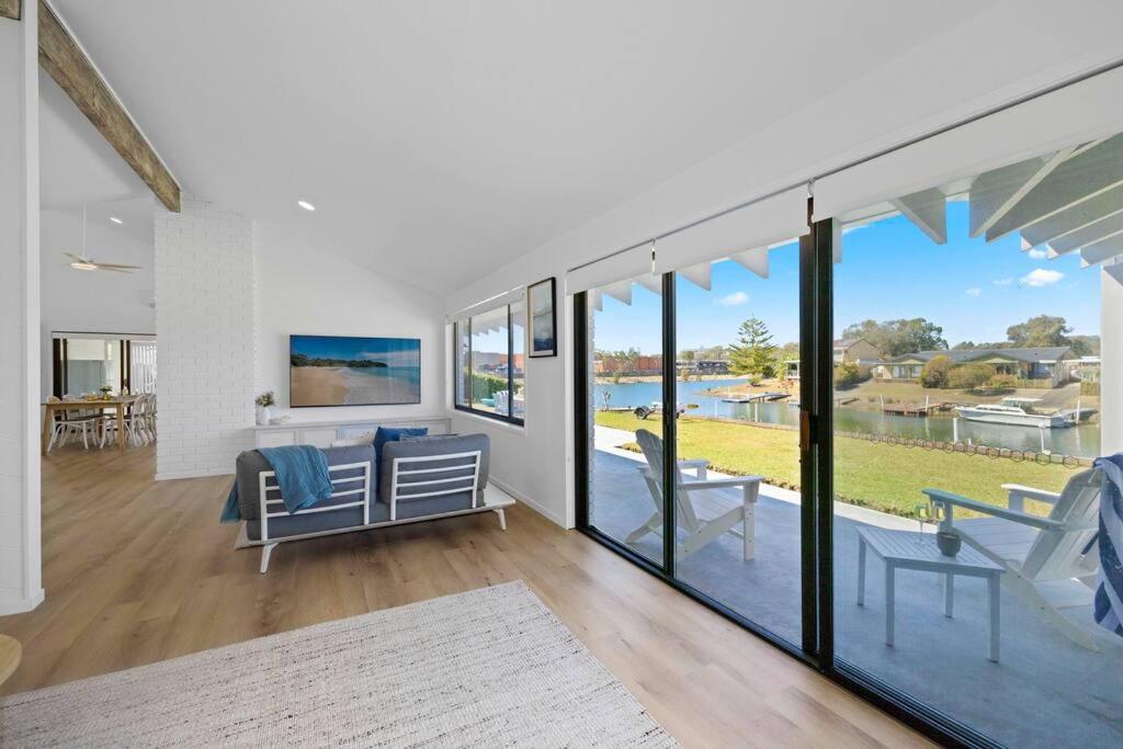 Deja Bleu - great family home with jetty