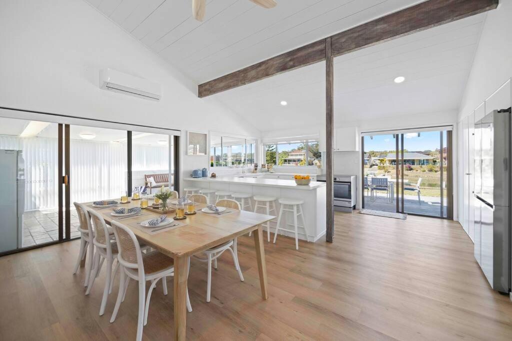 Deja Bleu - great family home with jetty