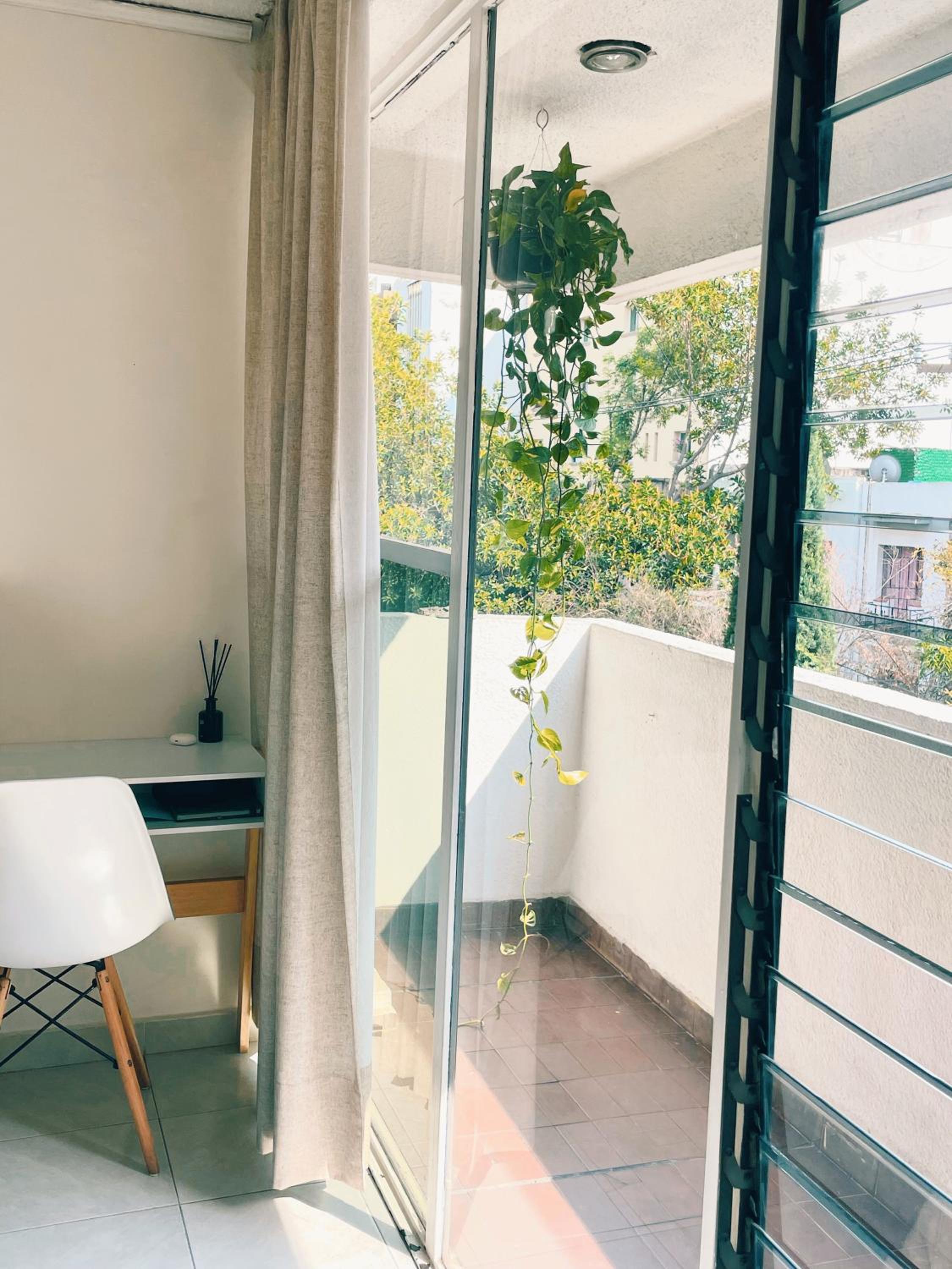 Private Room with Workspace & Balcony in Mexico City — Mexico City