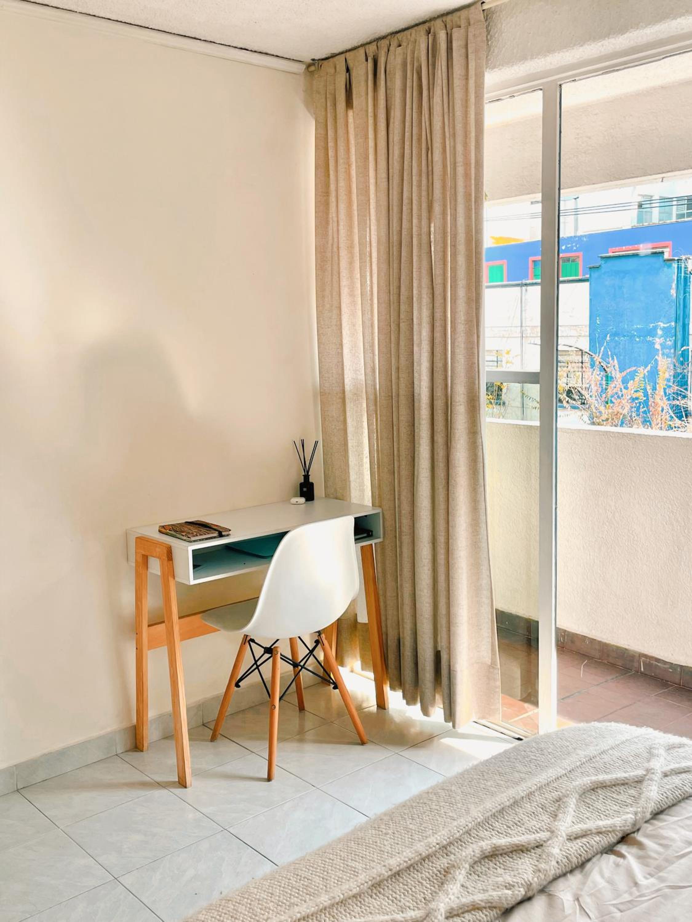 Private Room with Workspace & Balcony in Mexico City photo 4