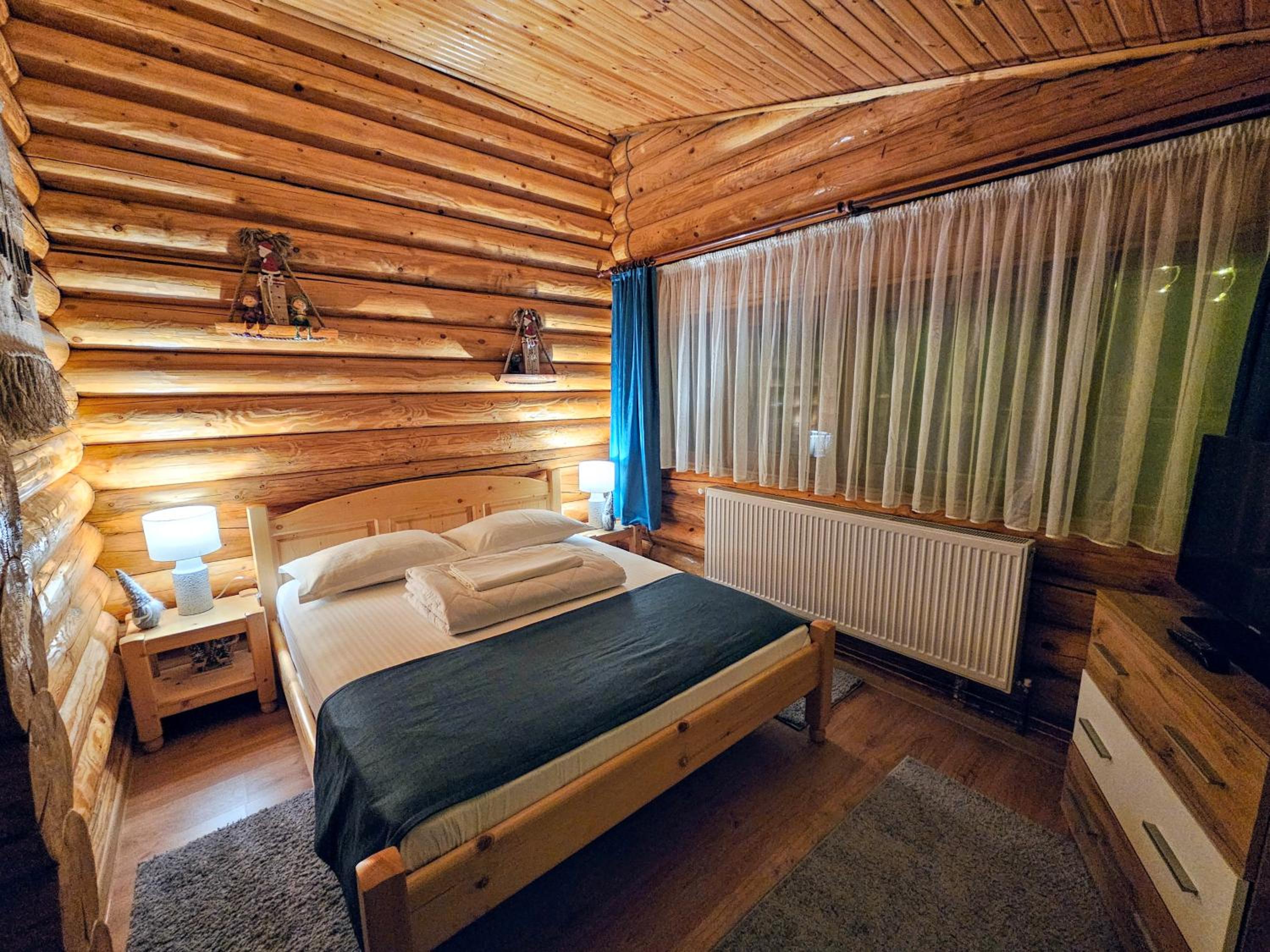 Cabana Alesia, relaxare la poalele Raraului view 4