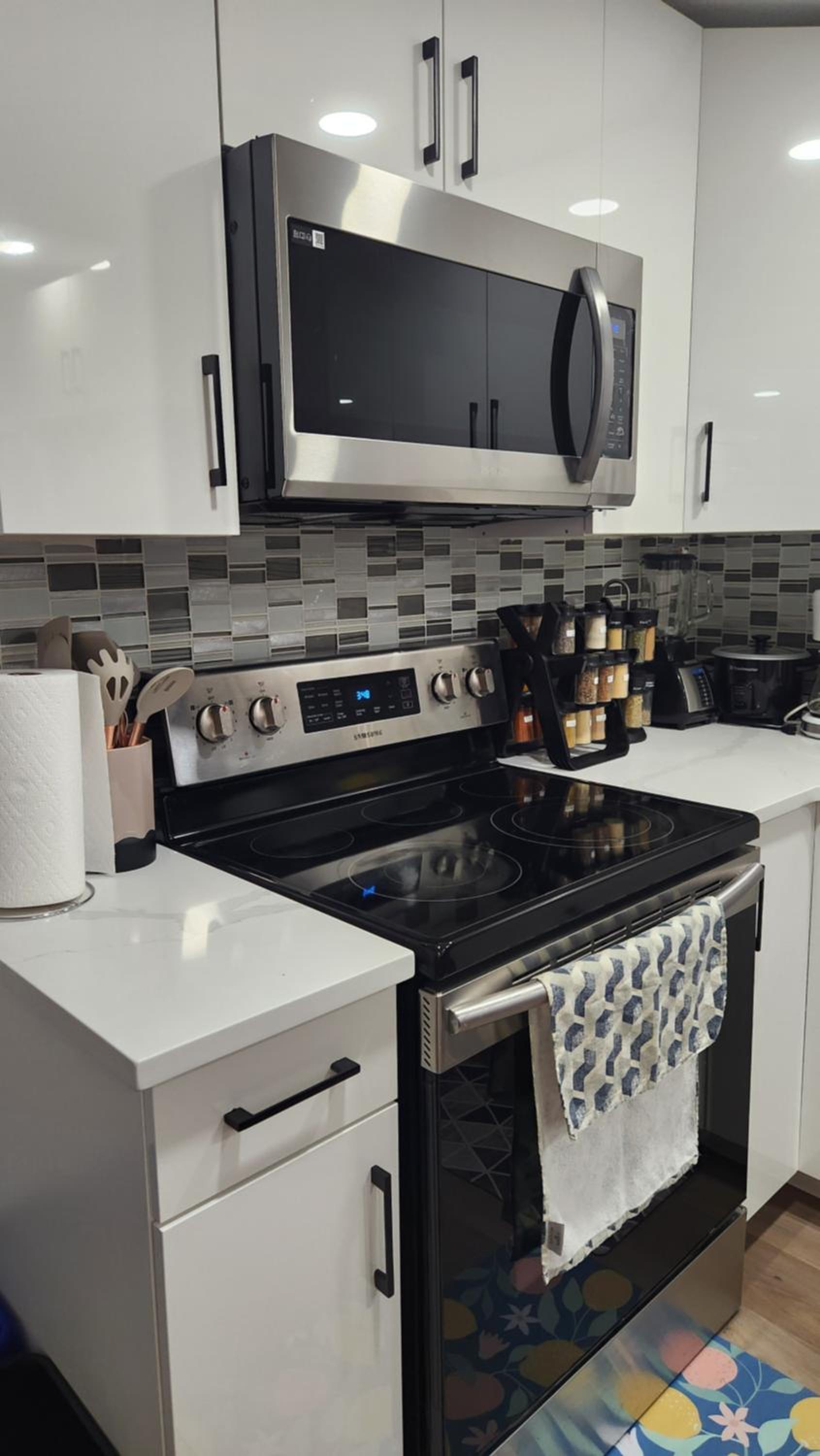 Modern 2 Bedroom Basement Suite at West Edmonton