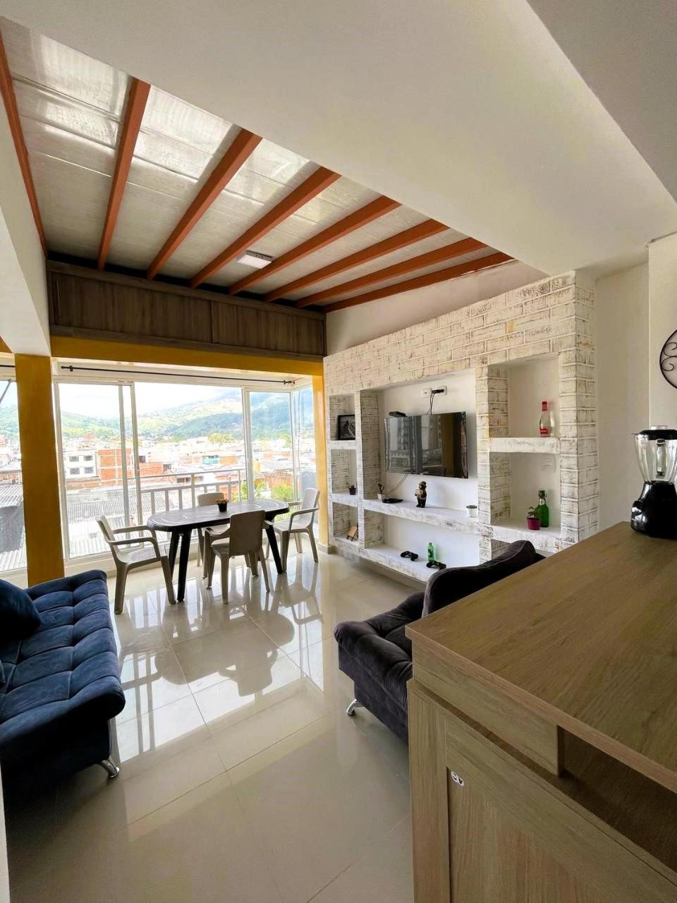 Tu Refugio Perfecto en el Eje Cafetero, Tranquilidad y Comodidad en Santa Rosa de Cabal, Estrategicamente Cerca de Pereira, Armenia y Manizales