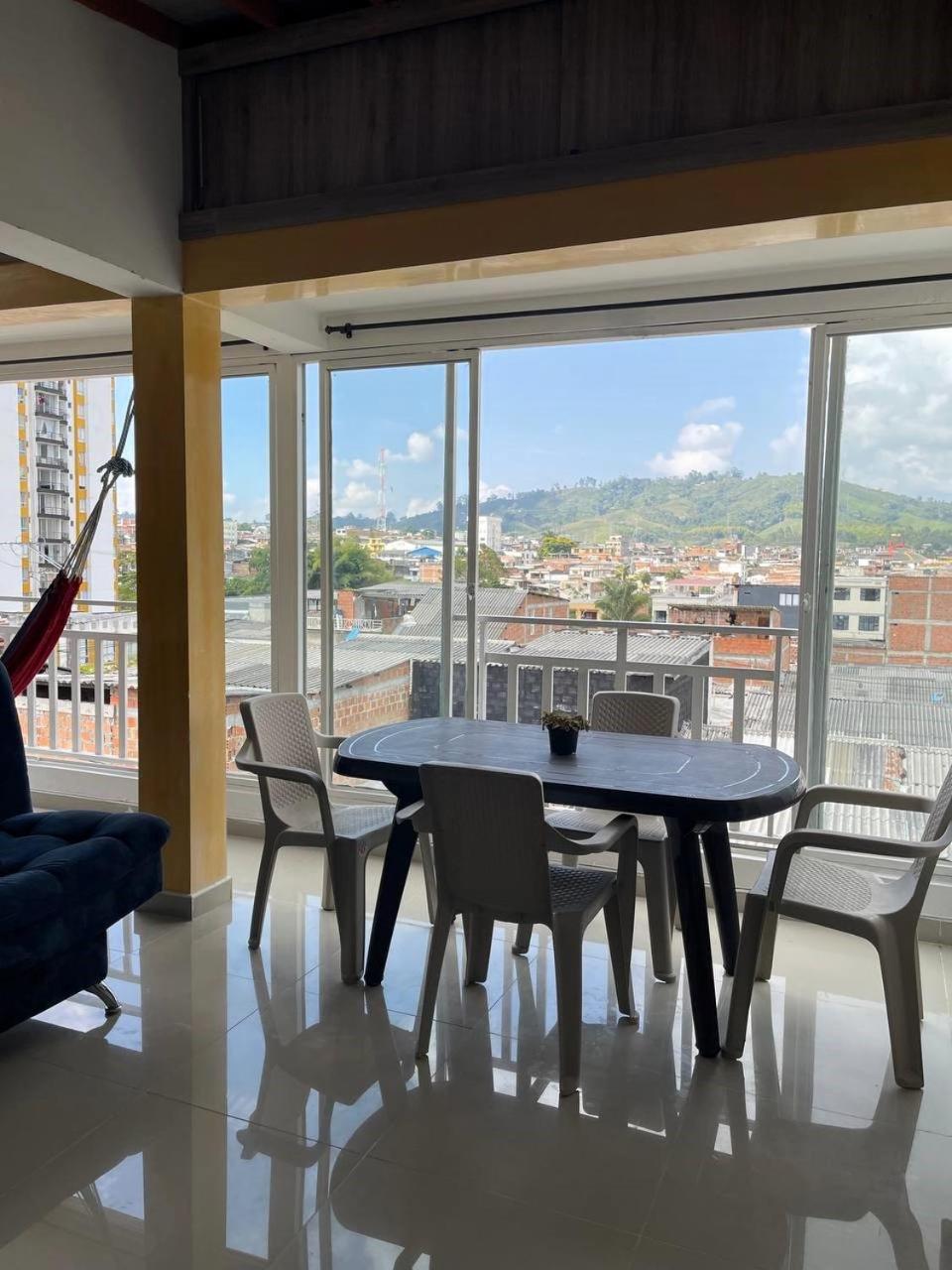 Tu Refugio Perfecto en el Eje Cafetero, Tranquilidad y Comodidad en Santa Rosa de Cabal, Estrategicamente Cerca de Pereira, Armenia y Manizales