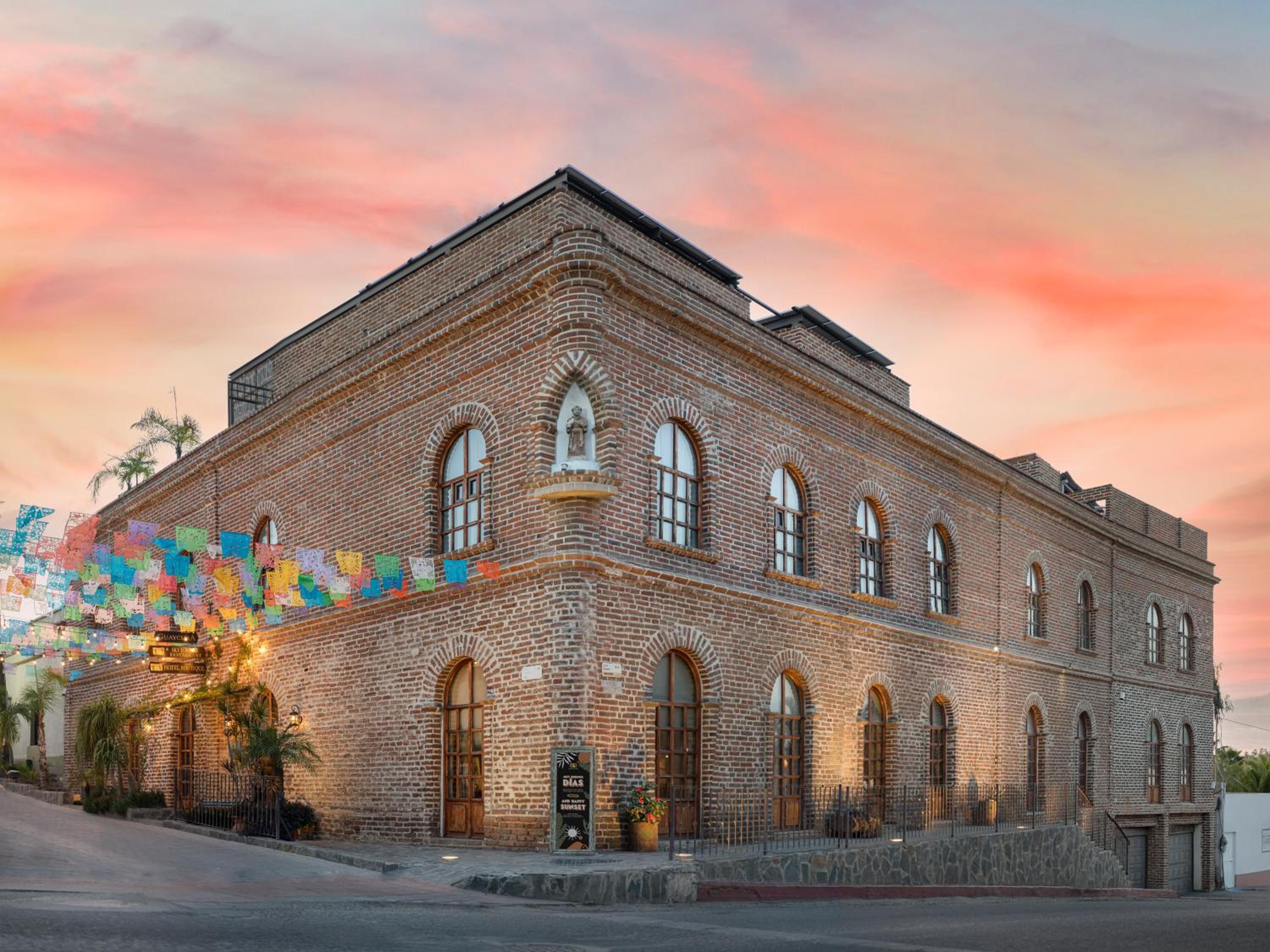 Hotel Guaycura Boutique Hotel, Beach Club & Spa - Image 1